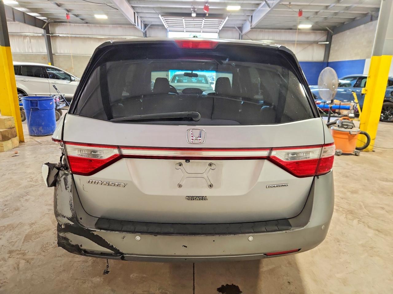 2012 Honda Odyssey Touring Silver vin: 5FNRL5H95CB114323