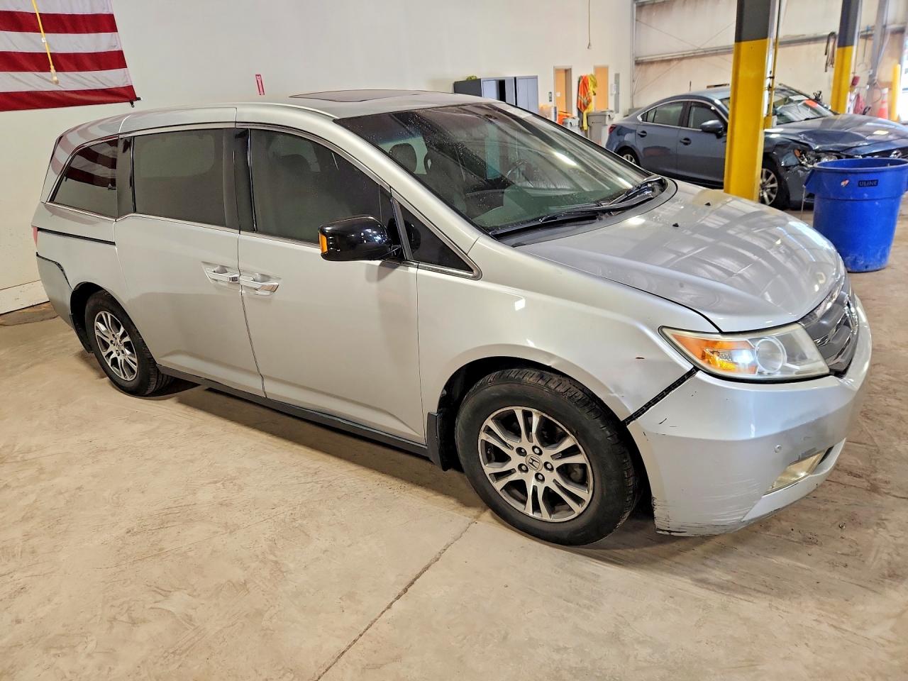 2012 Honda Odyssey Touring Silver vin: 5FNRL5H95CB114323