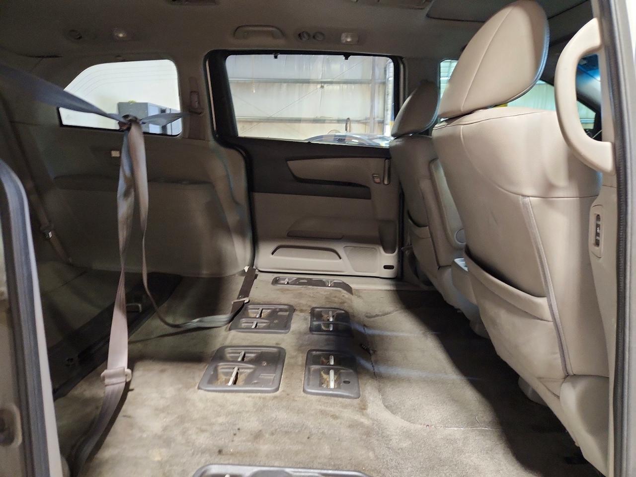 2012 Honda Odyssey Touring Silver vin: 5FNRL5H95CB114323