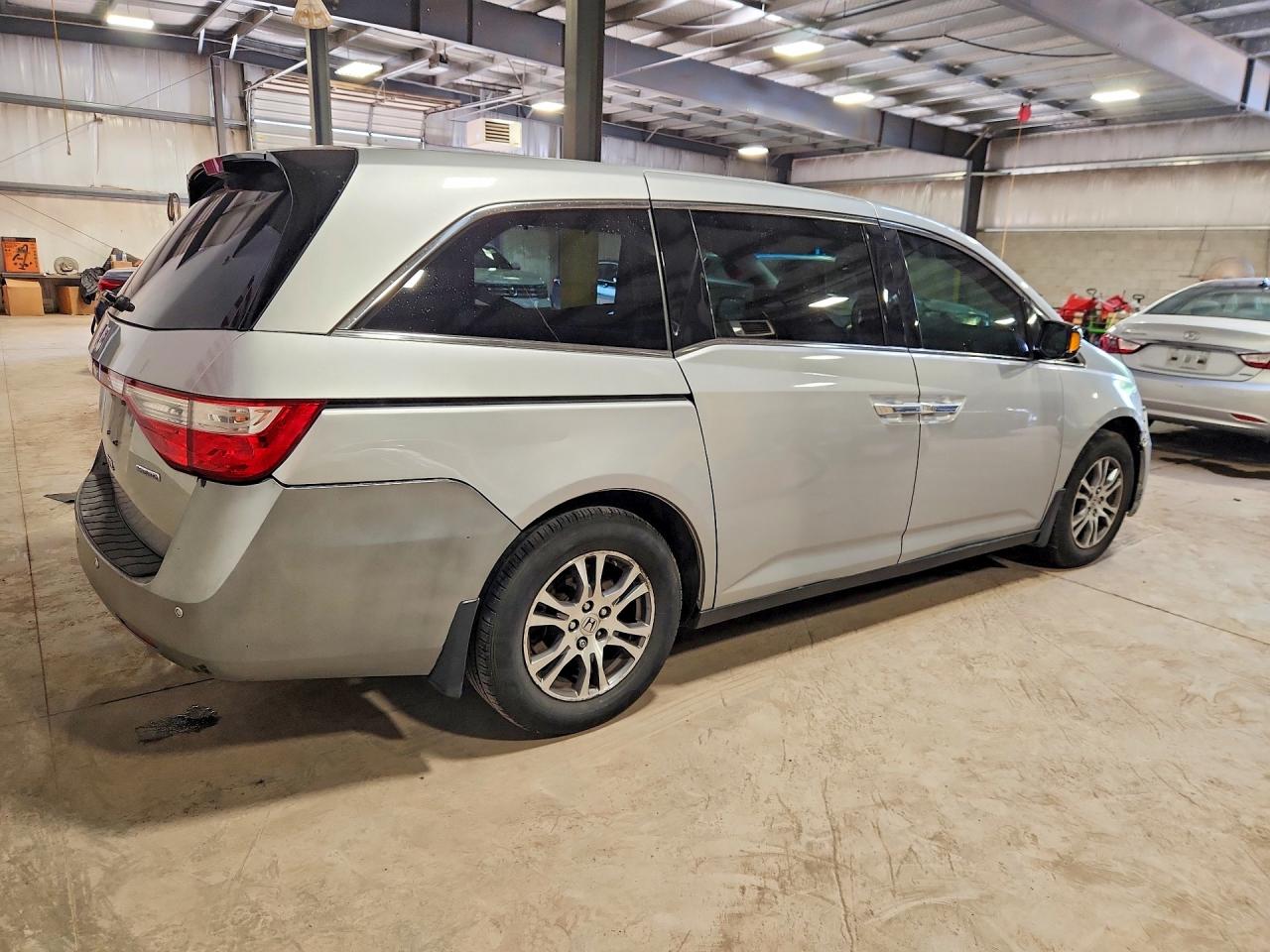 2012 Honda Odyssey Touring Silver vin: 5FNRL5H95CB114323