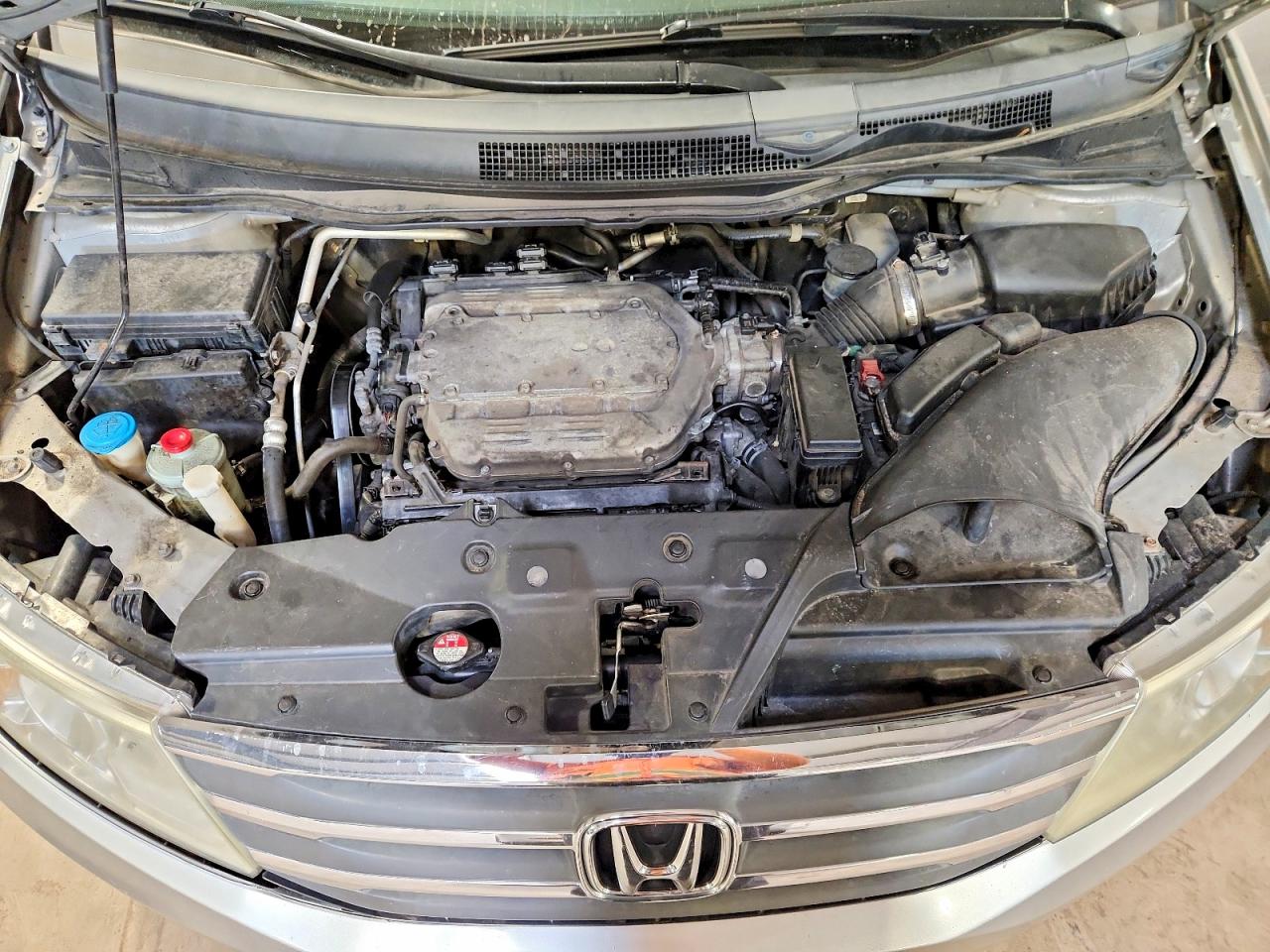 2012 Honda Odyssey Touring Silver vin: 5FNRL5H95CB114323