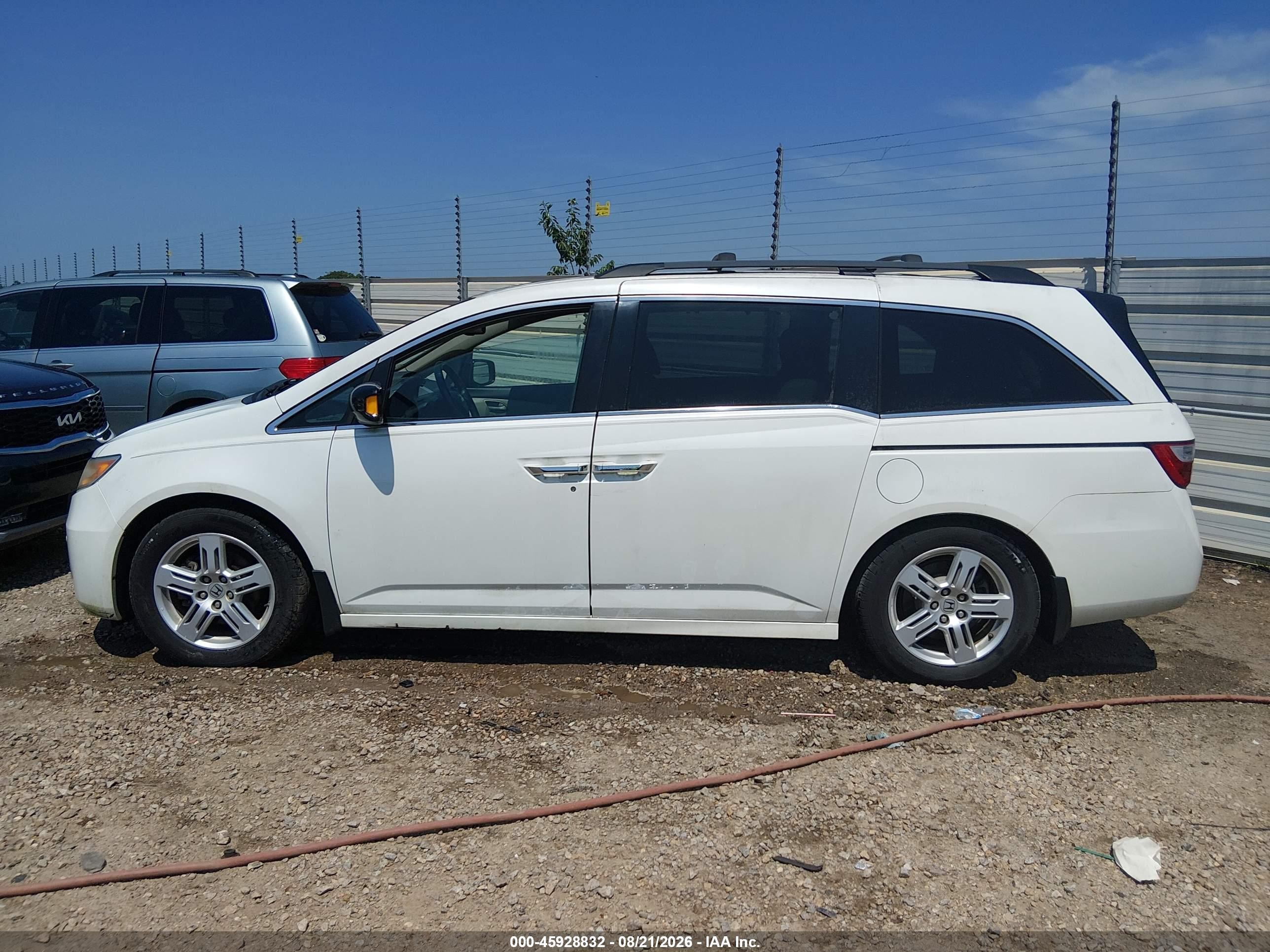 2012 Honda Odyssey Touring/touring Elite White vin: 5FNRL5H95CB146737