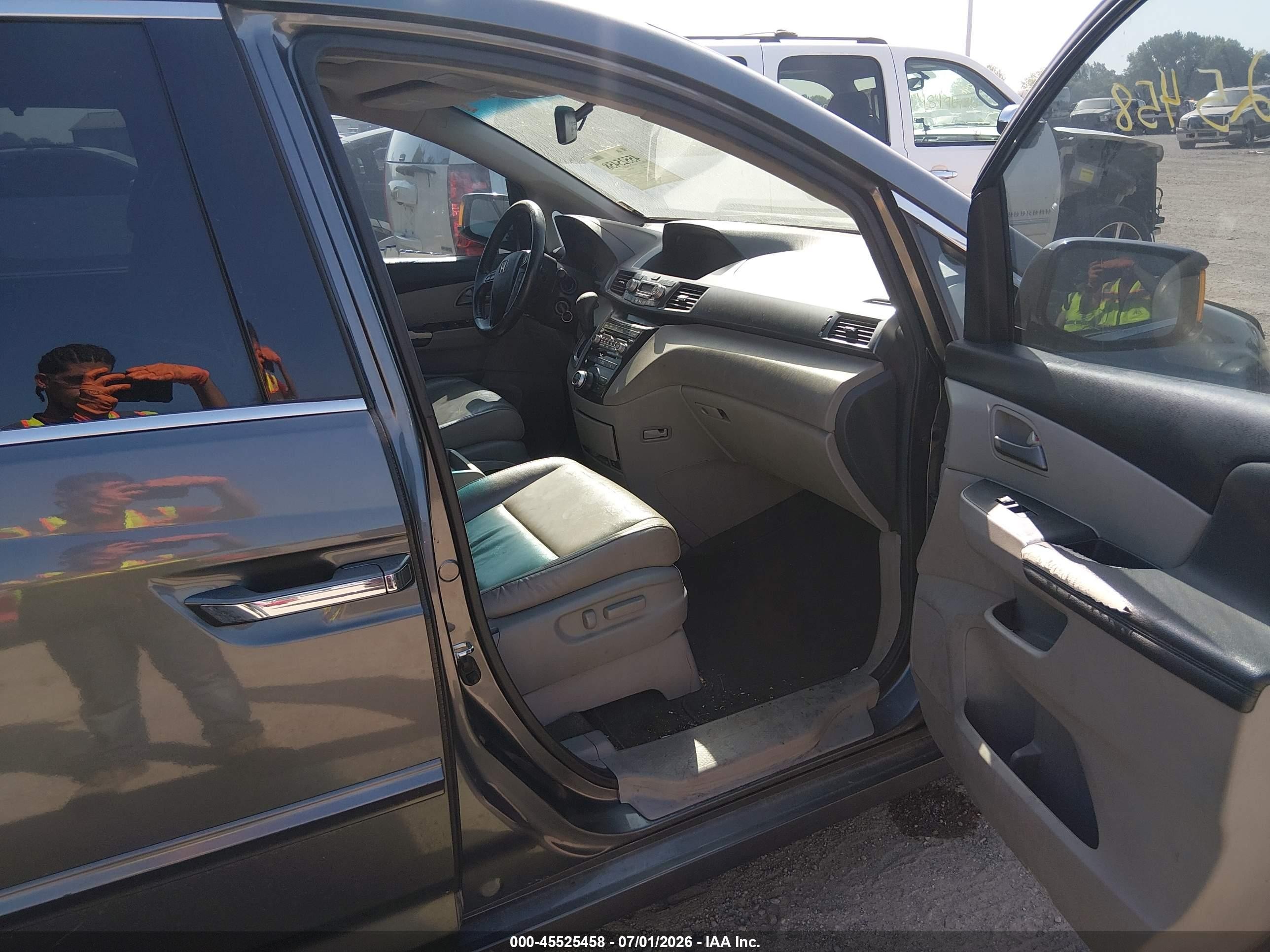 2013 Honda Odyssey Touring/touring Elite Gray vin: 5FNRL5H95DB006964