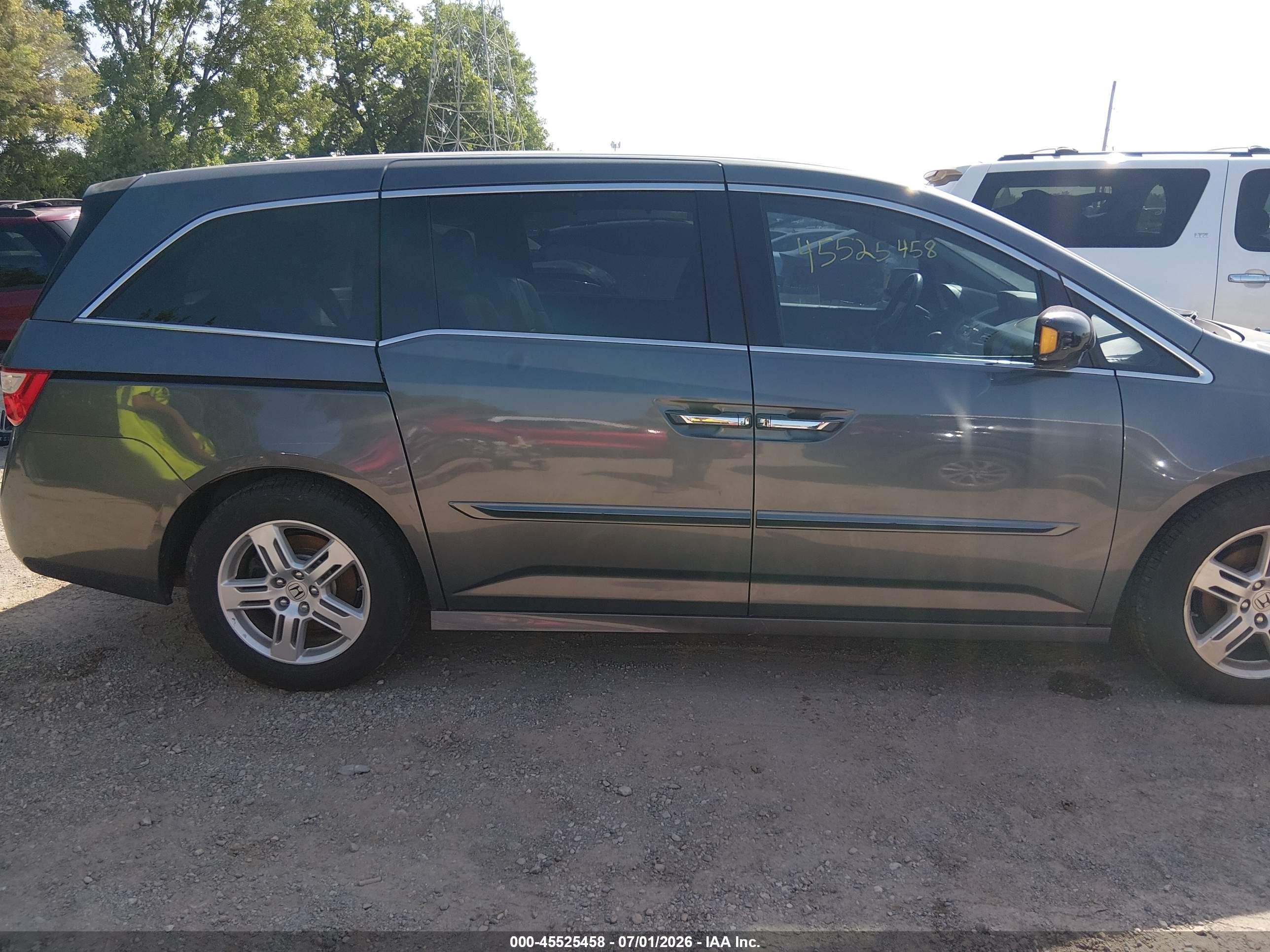 2013 Honda Odyssey Touring/touring Elite Gray vin: 5FNRL5H95DB006964