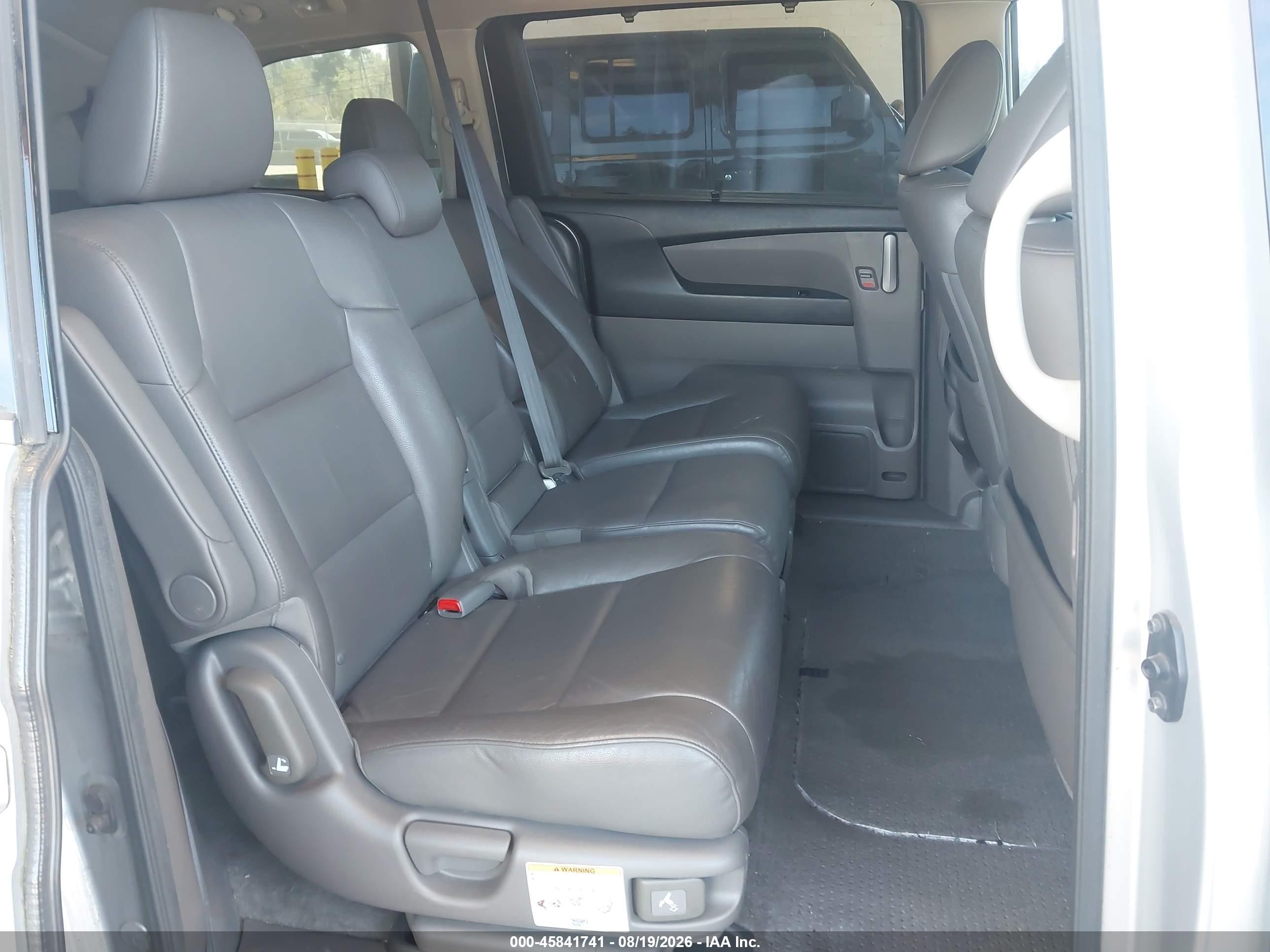 2013 Honda Odyssey Touring/touring Elite Silver vin: 5FNRL5H95DB022615