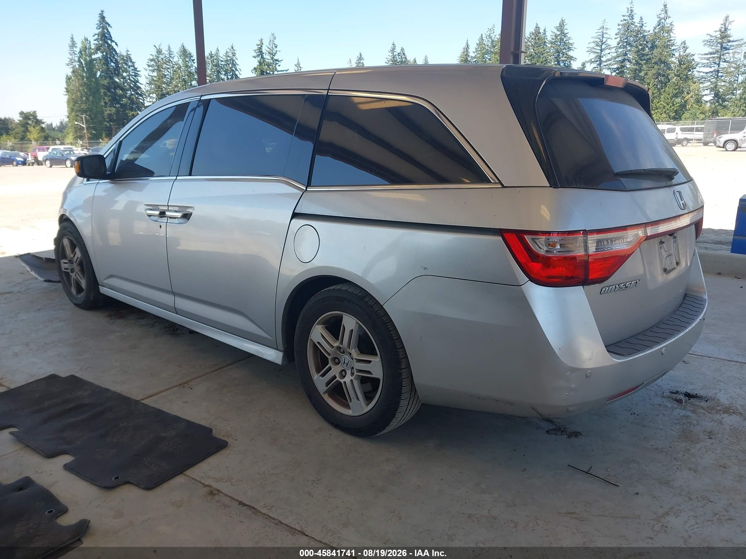 2013 Honda Odyssey Touring/touring Elite Silver vin: 5FNRL5H95DB022615