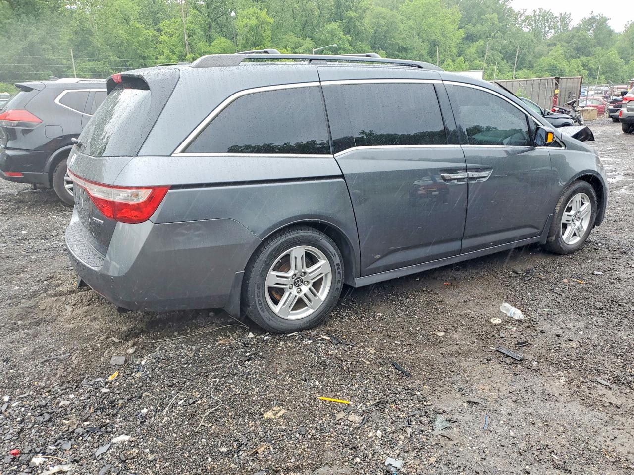 2013 Honda Odyssey Touring Gray vin: 5FNRL5H95DB027197