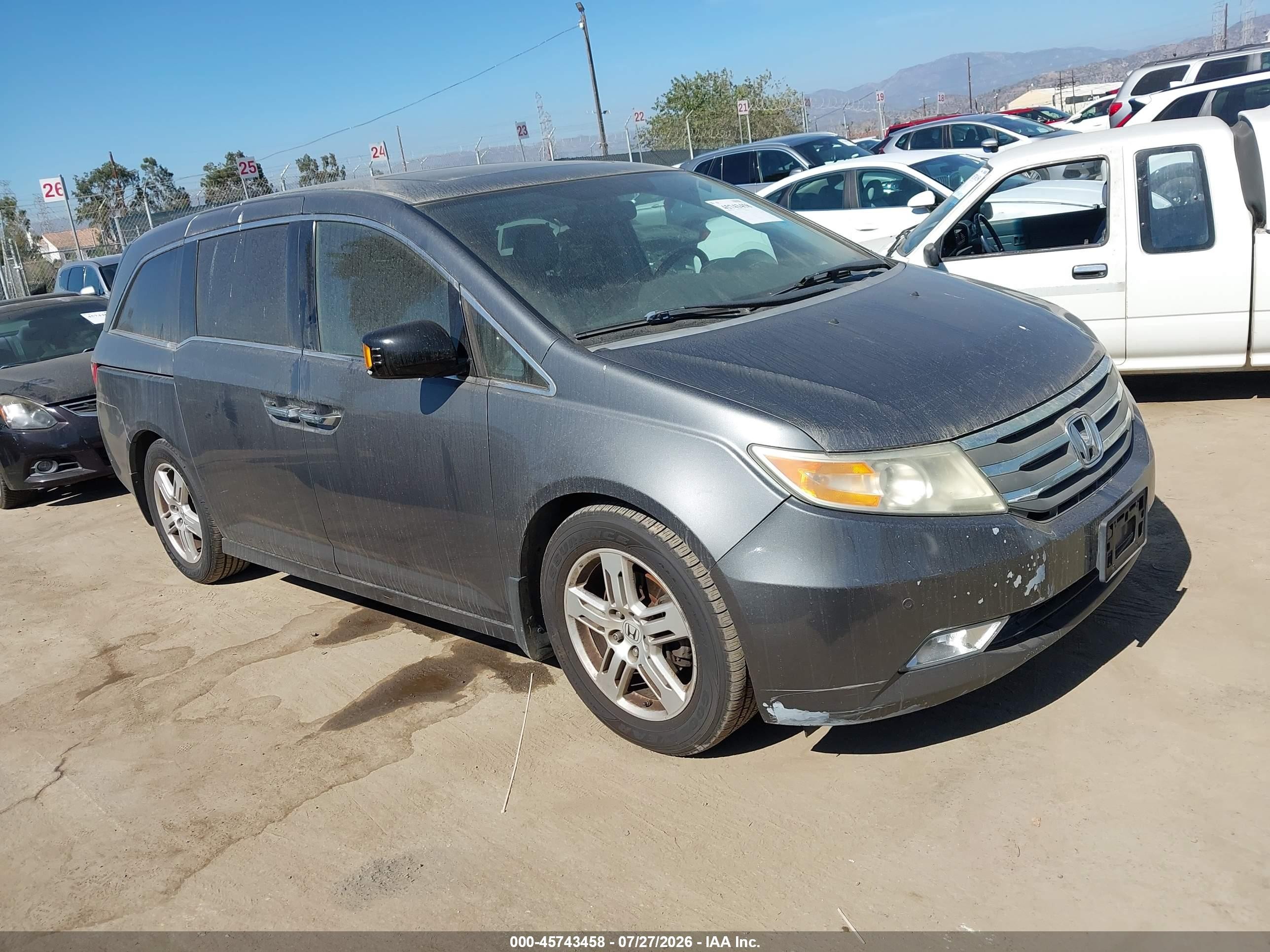 2013 Honda Odyssey Touring/touring Elite Gray vin: 5FNRL5H95DB061527