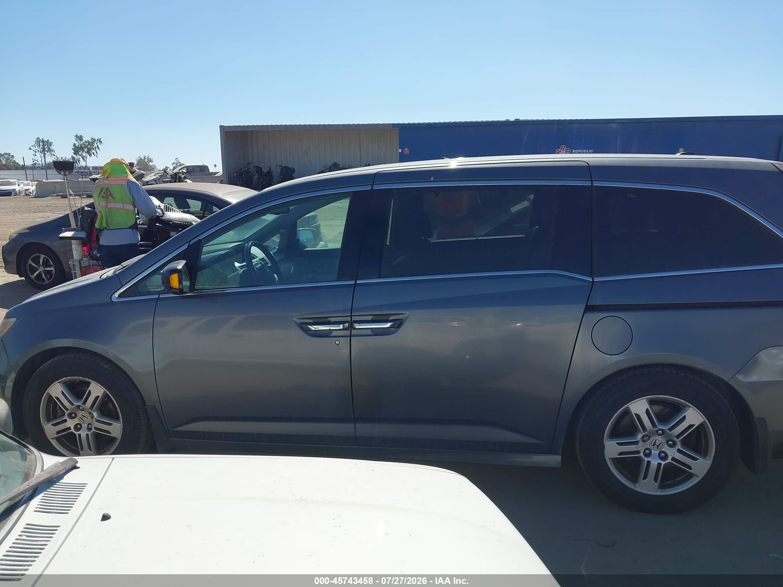 2013 Honda Odyssey Touring/touring Elite Gray vin: 5FNRL5H95DB061527