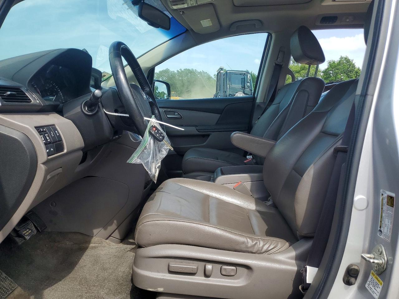 2013 Honda Odyssey Touring Silver vin: 5FNRL5H95DB089926