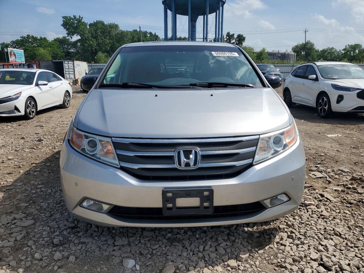 2013 Honda Odyssey Touring Silver vin: 5FNRL5H95DB089926