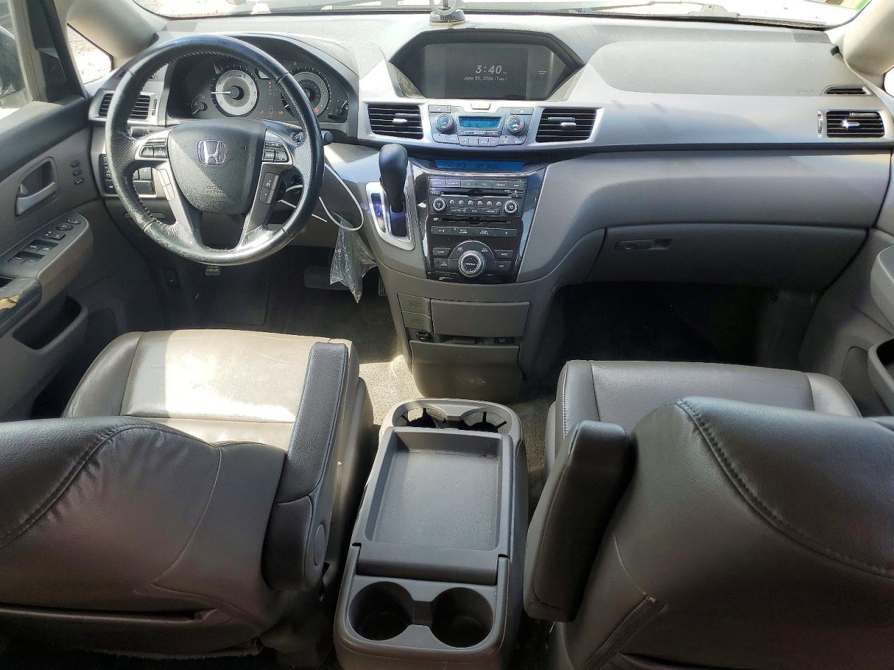 2013 Honda Odyssey Touring Silver vin: 5FNRL5H95DB089926