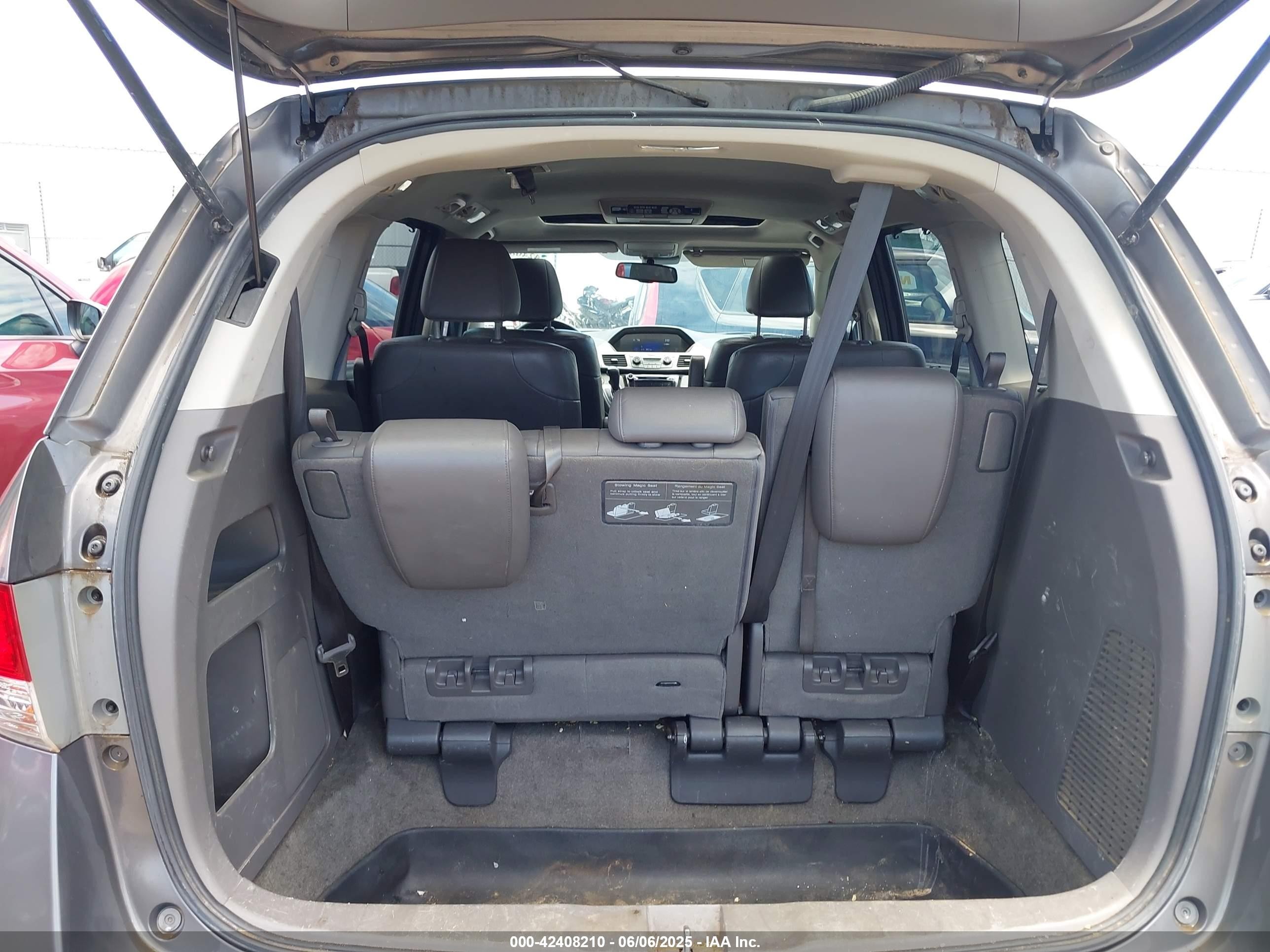 2014 Honda Odyssey Touring/touring Elite Gray vin: 5FNRL5H95EB020302