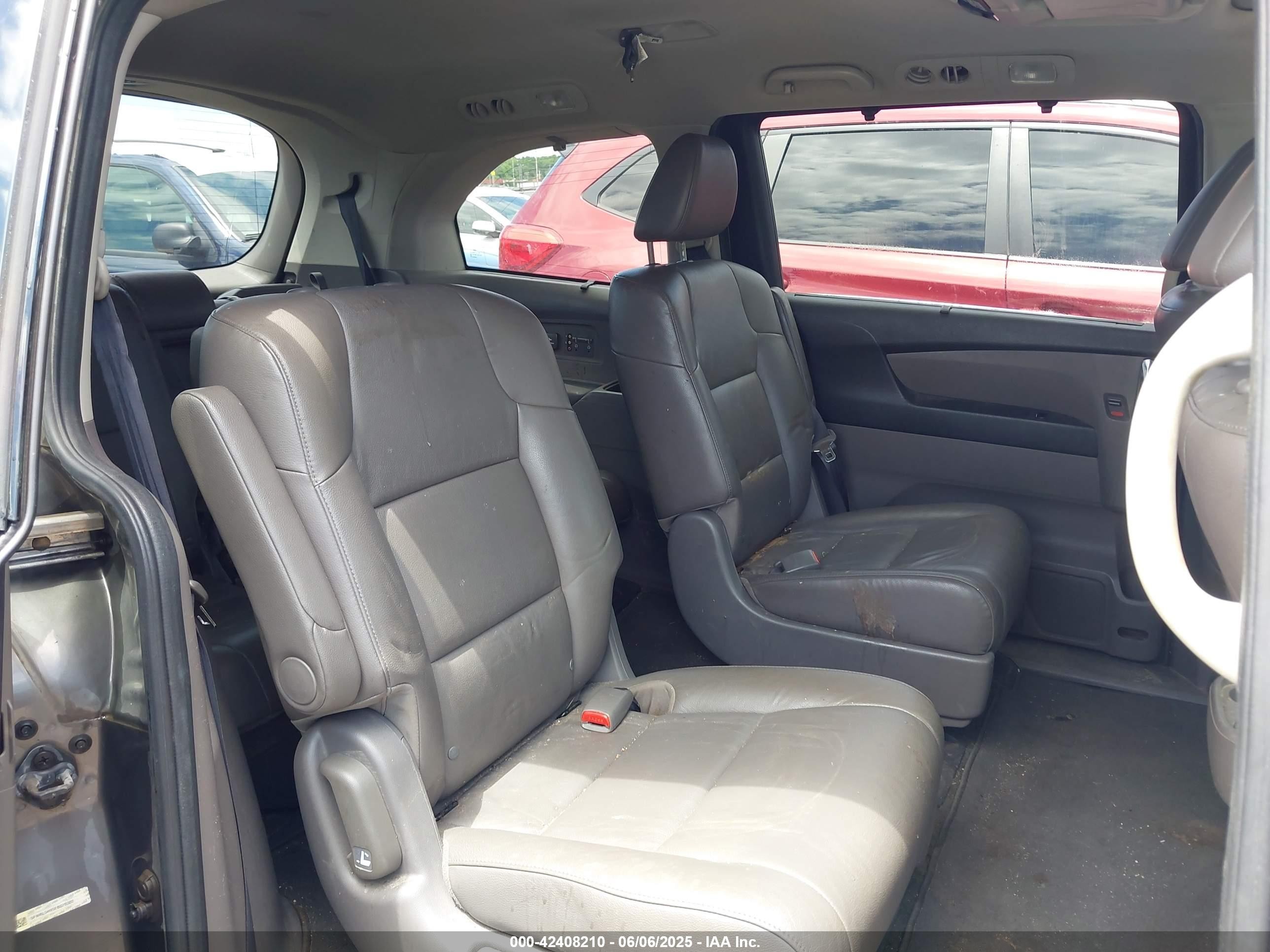 2014 Honda Odyssey Touring/touring Elite Gray vin: 5FNRL5H95EB020302