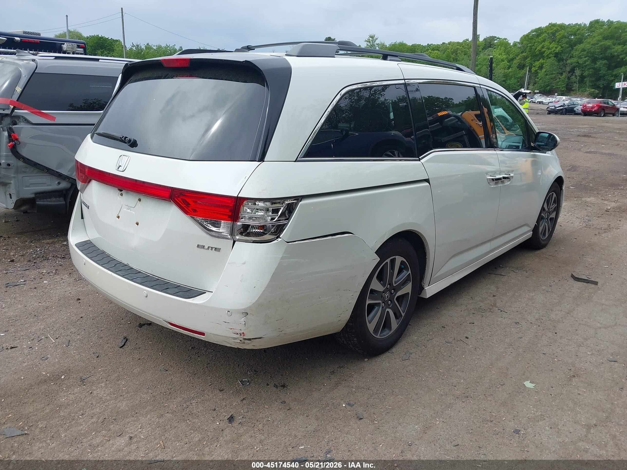 2014 Honda Odyssey Touring/touring Elite White vin: 5FNRL5H95EB021370
