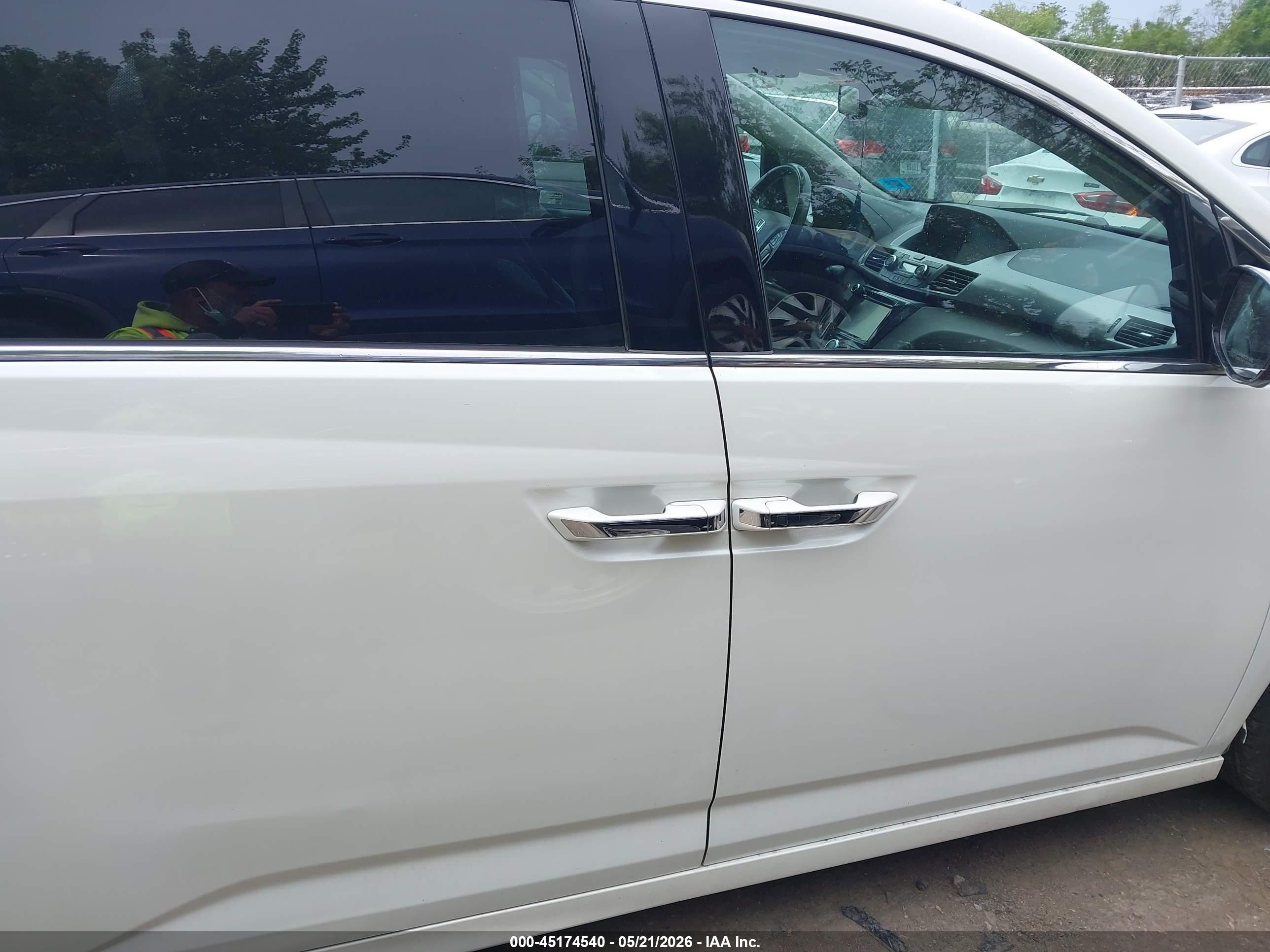 2014 Honda Odyssey Touring/touring Elite White vin: 5FNRL5H95EB021370