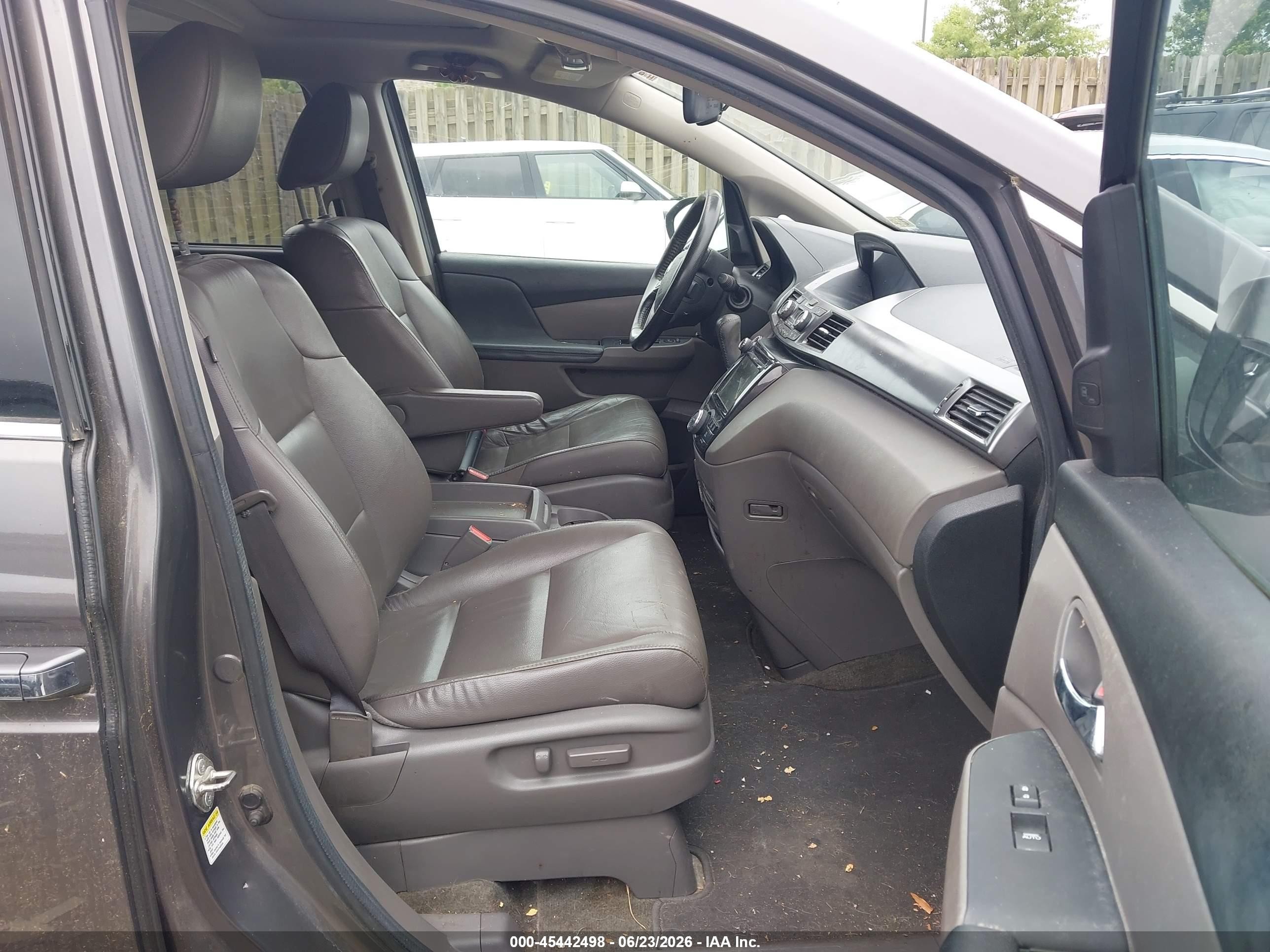 2014 Honda Odyssey Touring/touring Elite Gray vin: 5FNRL5H95EB032661