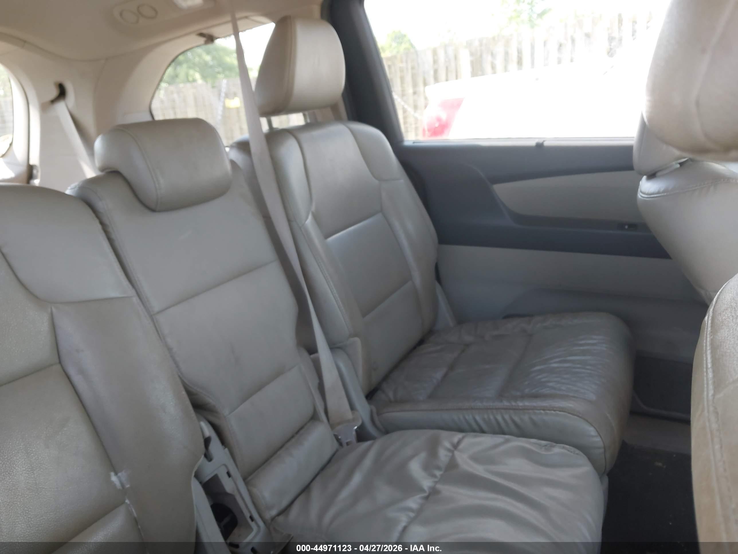 2014 Honda Odyssey Touring/touring Elite Maroon vin: 5FNRL5H95EB040792