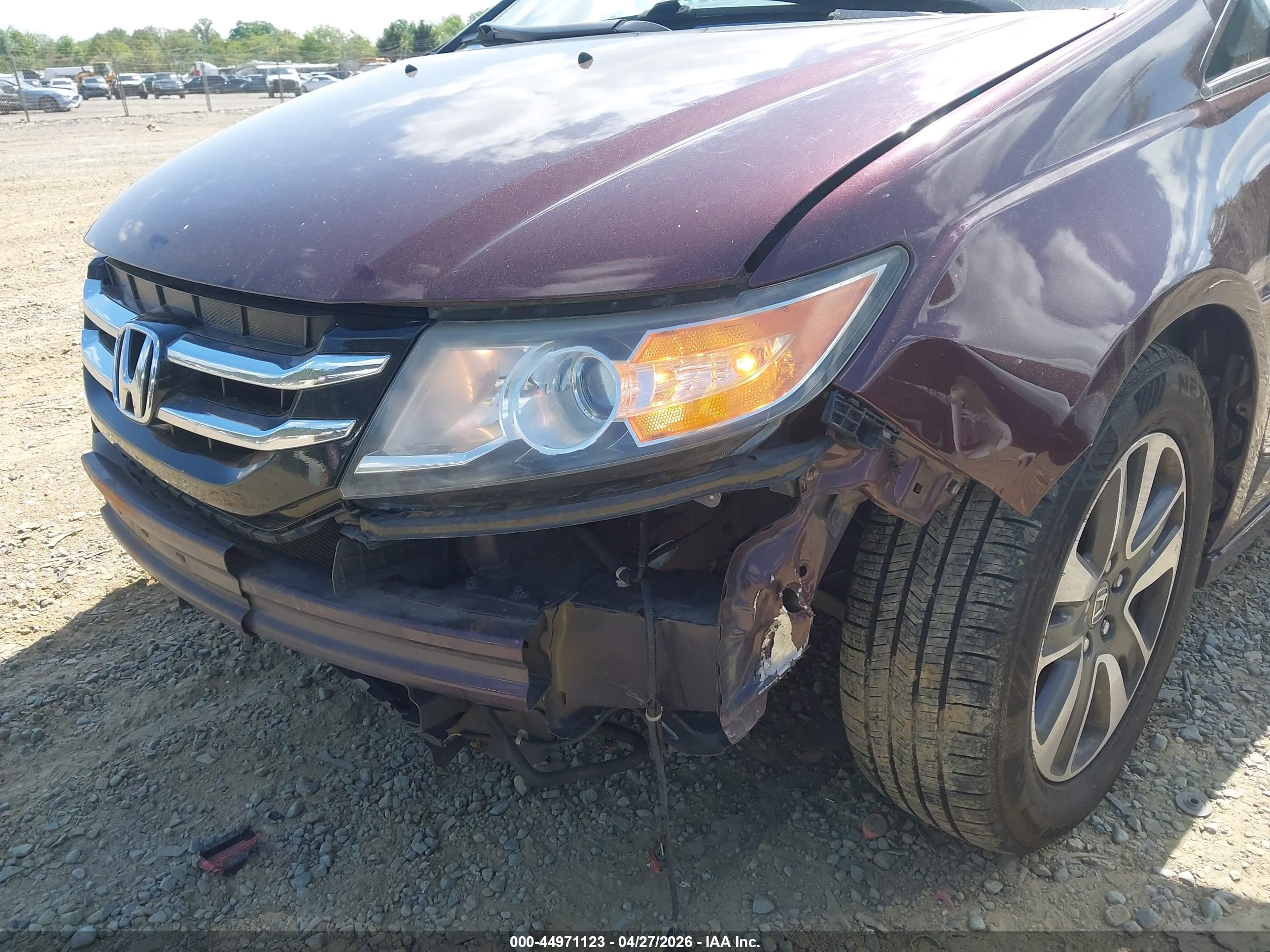 2014 Honda Odyssey Touring/touring Elite Maroon vin: 5FNRL5H95EB040792
