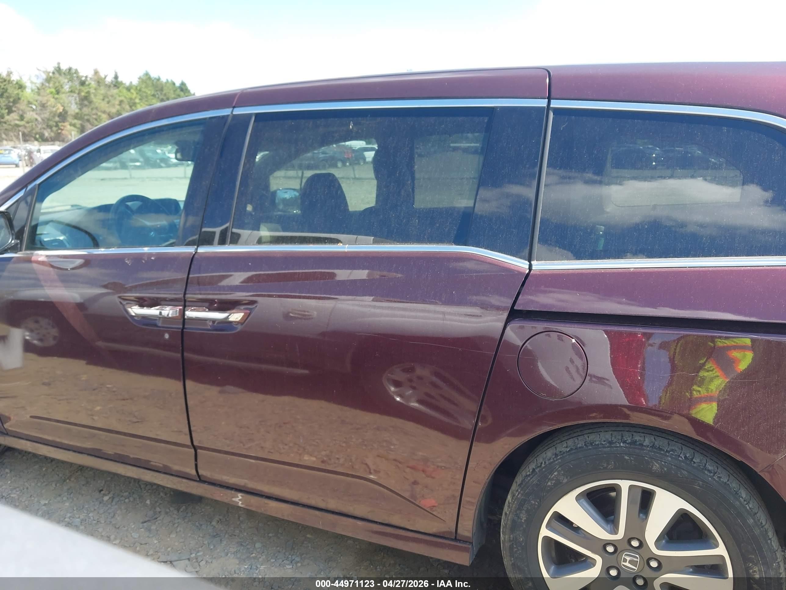 2014 Honda Odyssey Touring/touring Elite Maroon vin: 5FNRL5H95EB040792