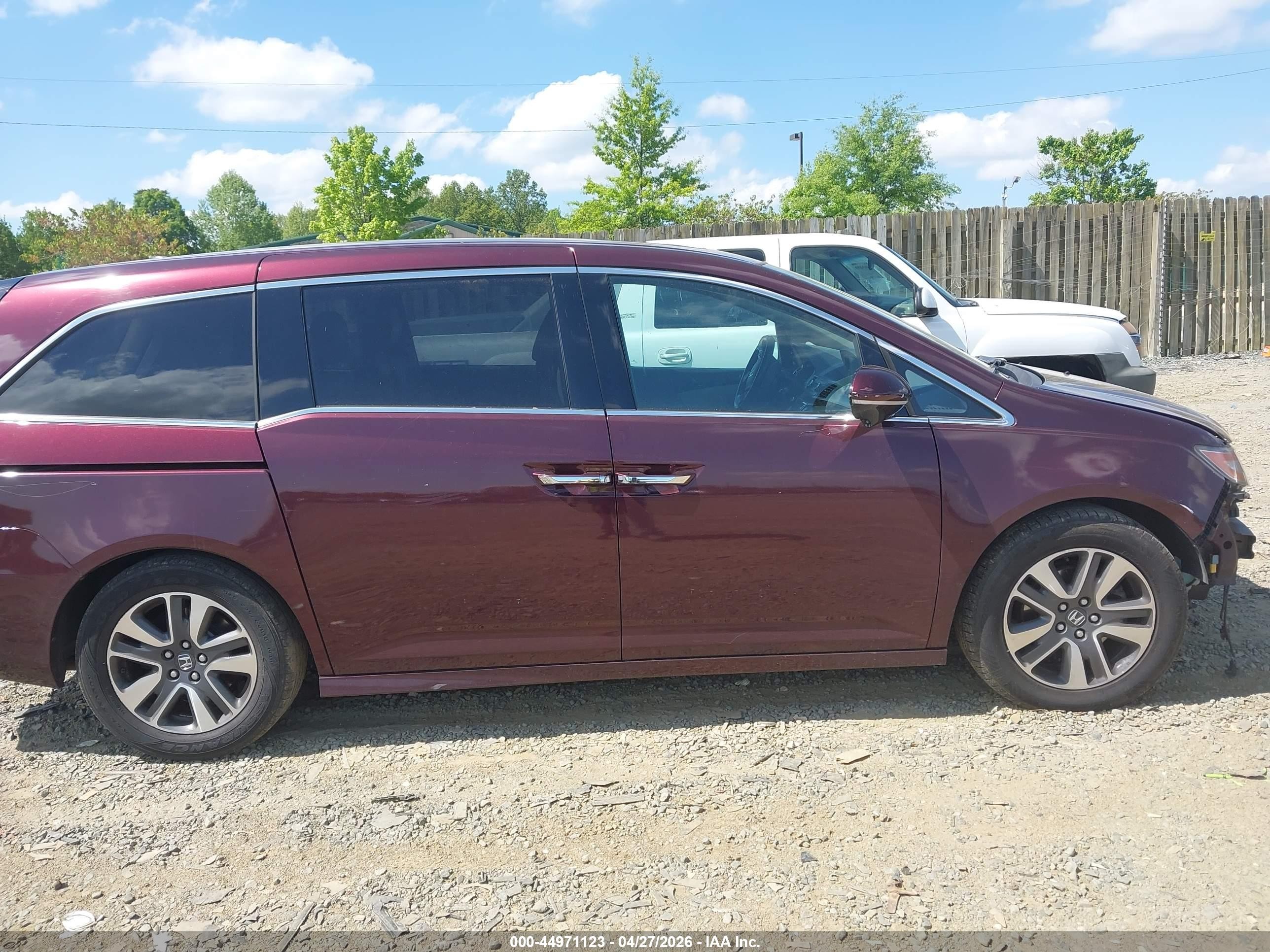2014 Honda Odyssey Touring/touring Elite Maroon vin: 5FNRL5H95EB040792