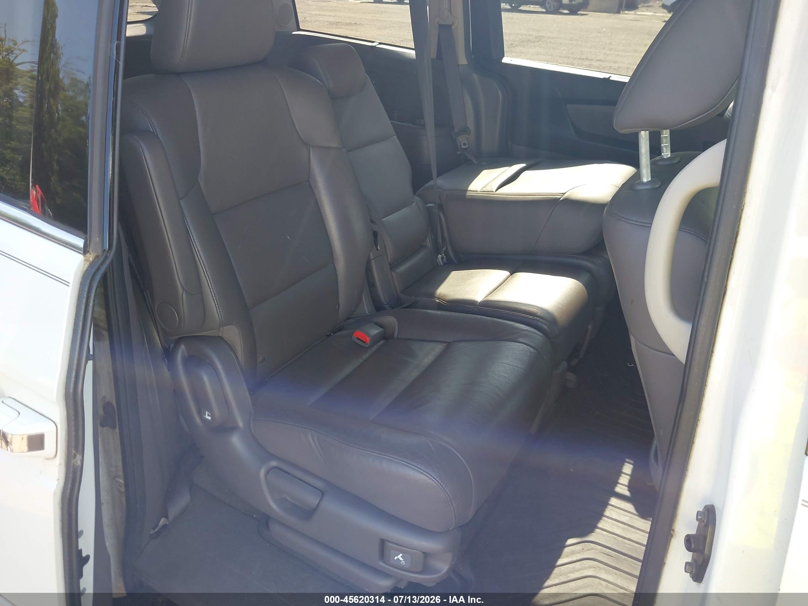 2014 Honda Odyssey Touring/touring Elite White vin: 5FNRL5H95EB048052