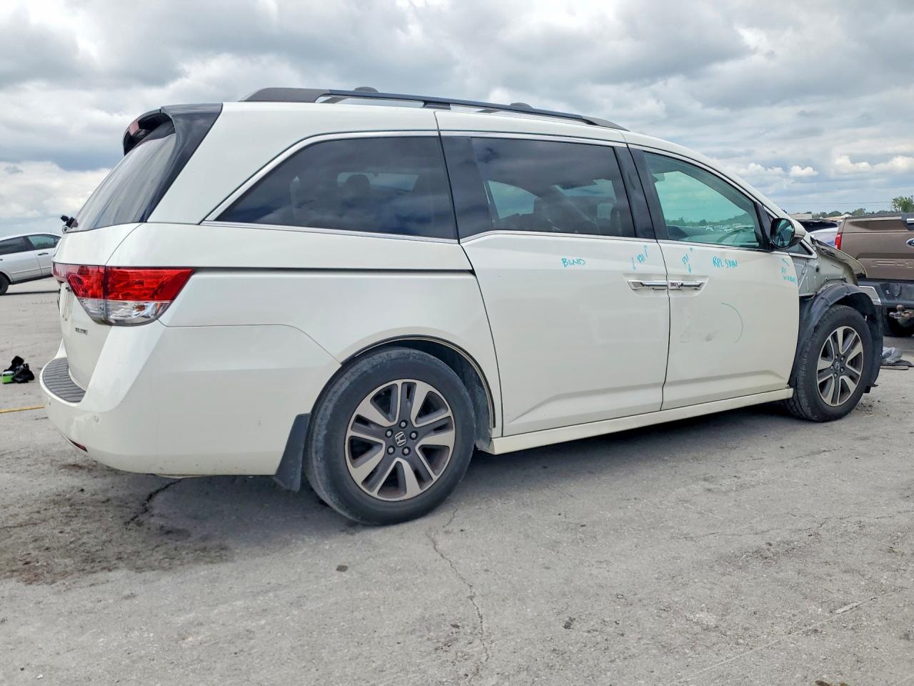 2014 Honda Odyssey Touring White vin: 5FNRL5H95EB059763