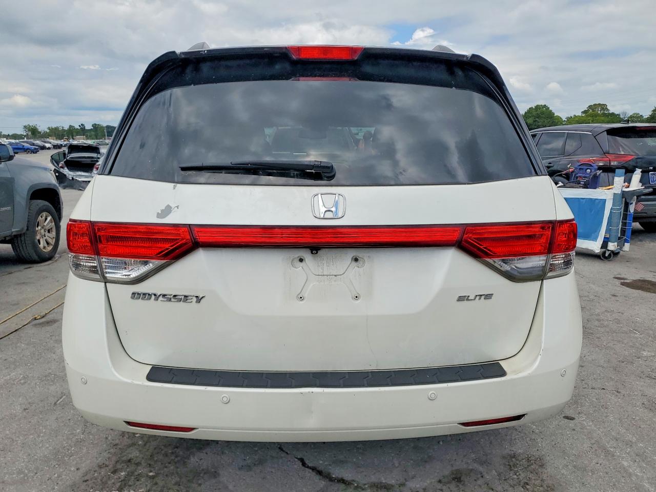 2014 Honda Odyssey Touring White vin: 5FNRL5H95EB059763