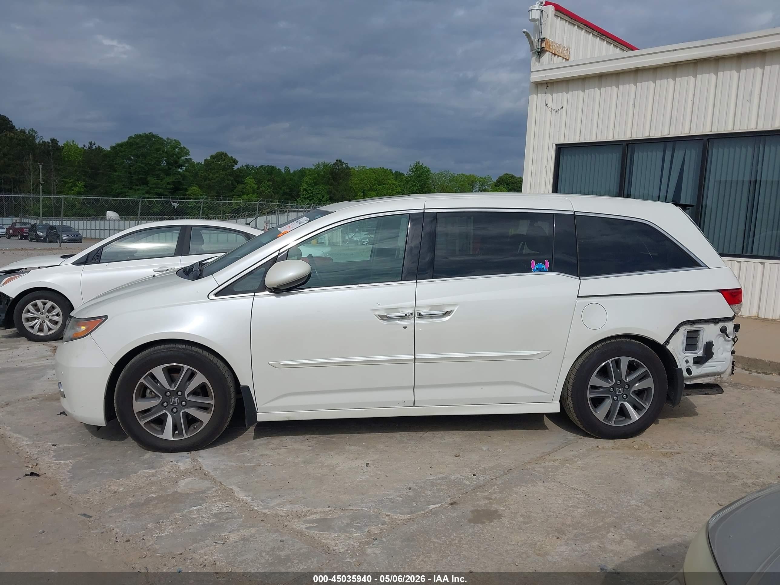 2014 Honda Odyssey Touring/touring Elite White vin: 5FNRL5H95EB089071