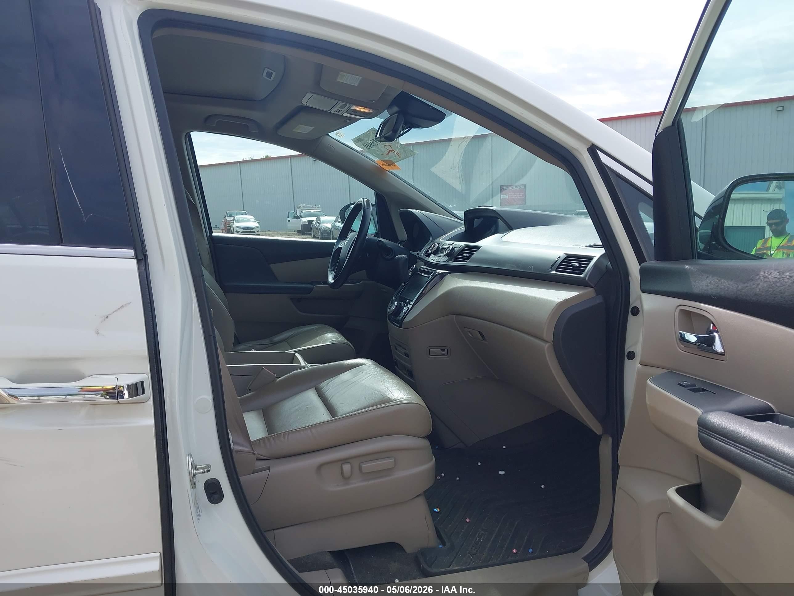 2014 Honda Odyssey Touring/touring Elite White vin: 5FNRL5H95EB089071