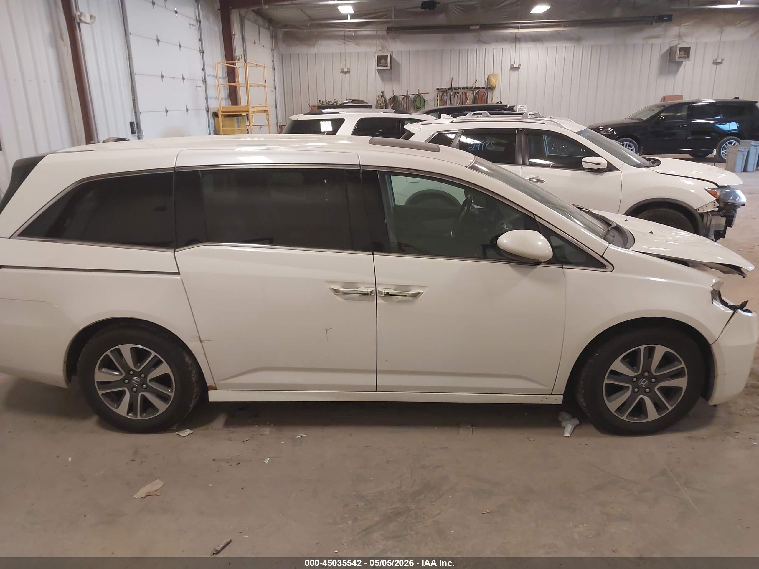 2014 Honda Odyssey Touring/touring Elite White vin: 5FNRL5H95EB101882