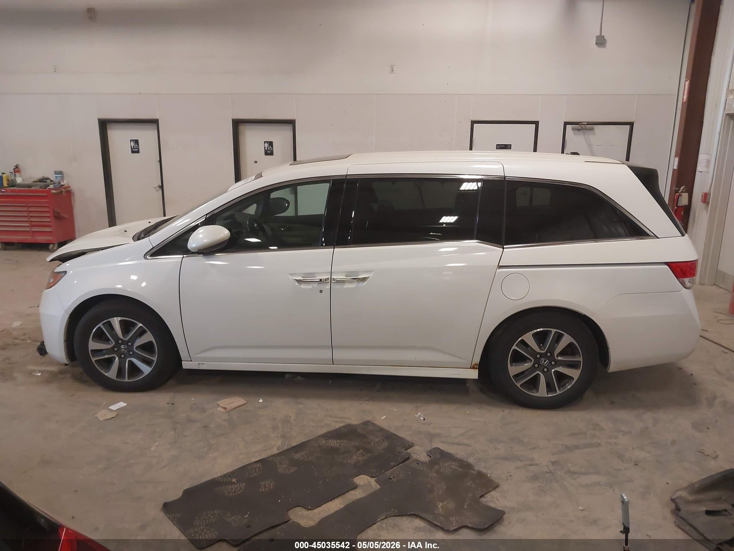 2014 Honda Odyssey Touring/touring Elite White vin: 5FNRL5H95EB101882