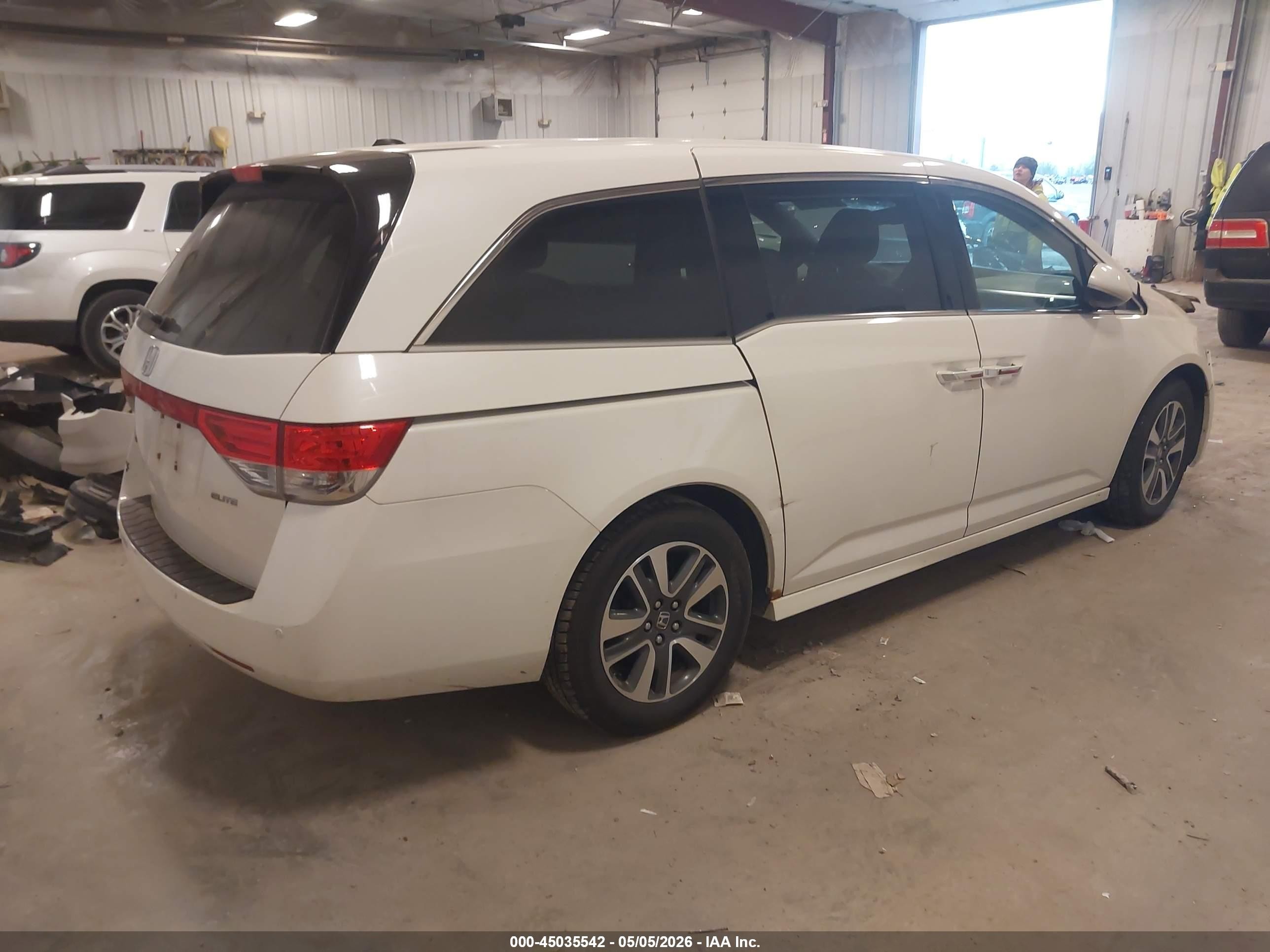 2014 Honda Odyssey Touring/touring Elite White vin: 5FNRL5H95EB101882
