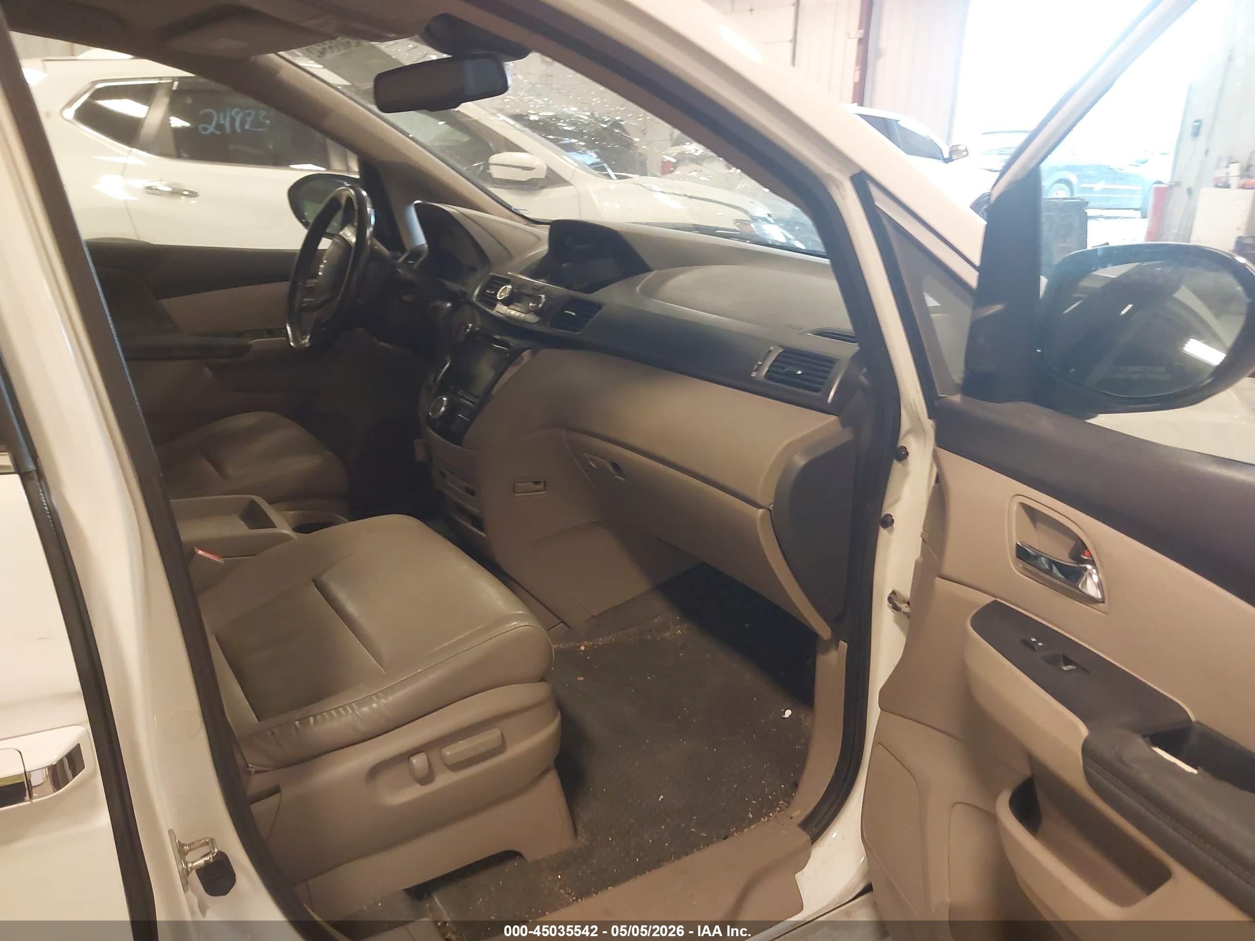 2014 Honda Odyssey Touring/touring Elite White vin: 5FNRL5H95EB101882