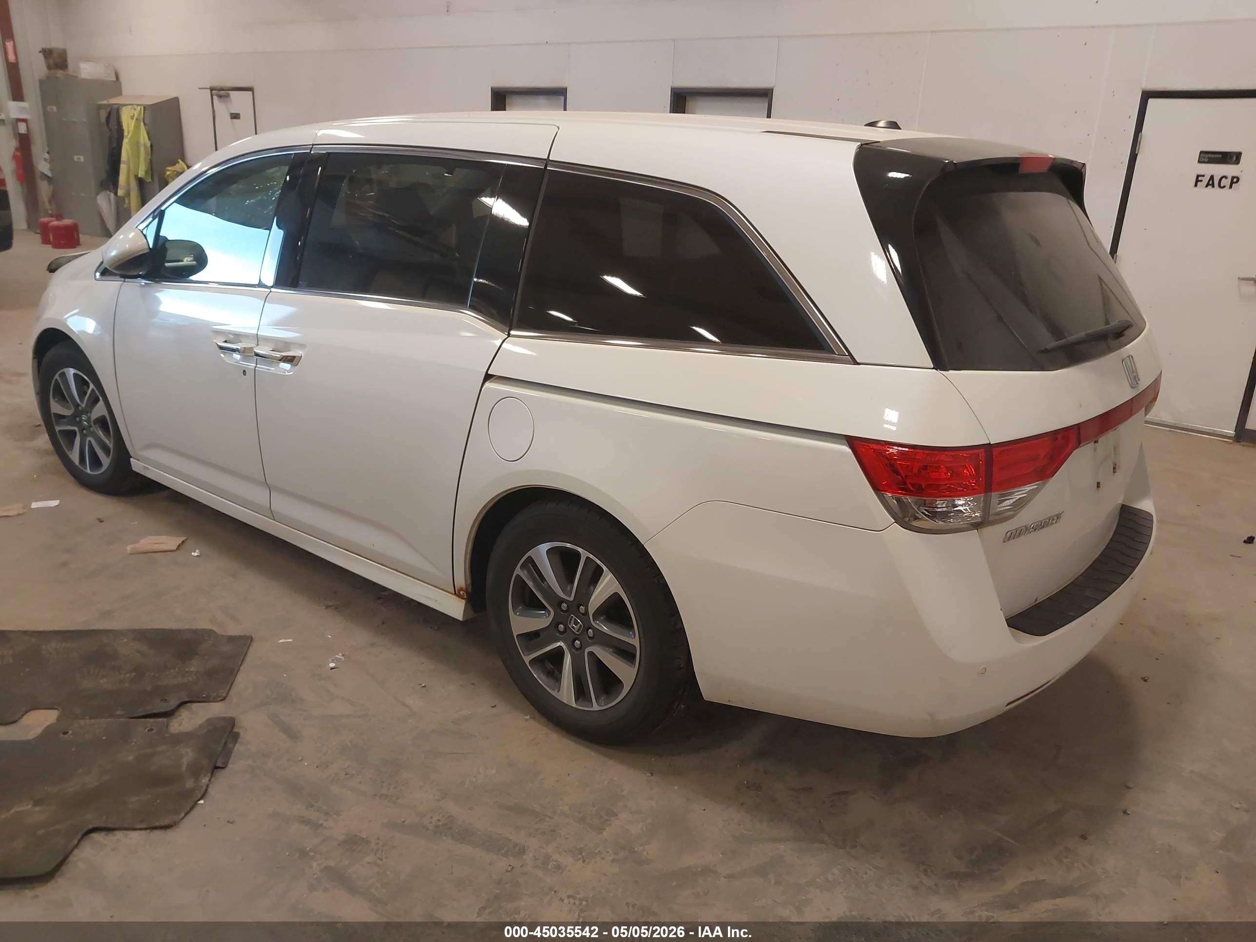 2014 Honda Odyssey Touring/touring Elite White vin: 5FNRL5H95EB101882