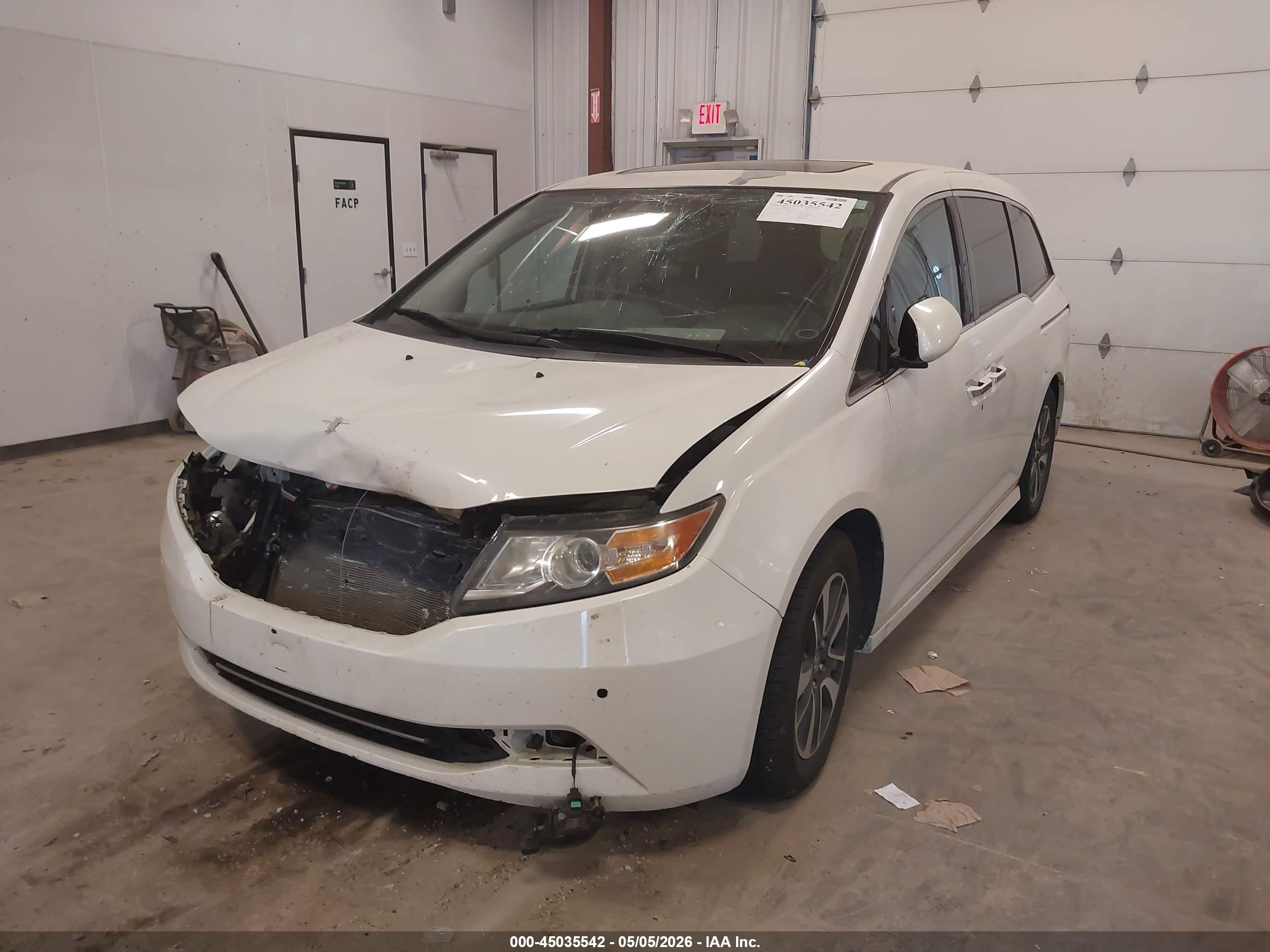 2014 Honda Odyssey Touring/touring Elite White vin: 5FNRL5H95EB101882