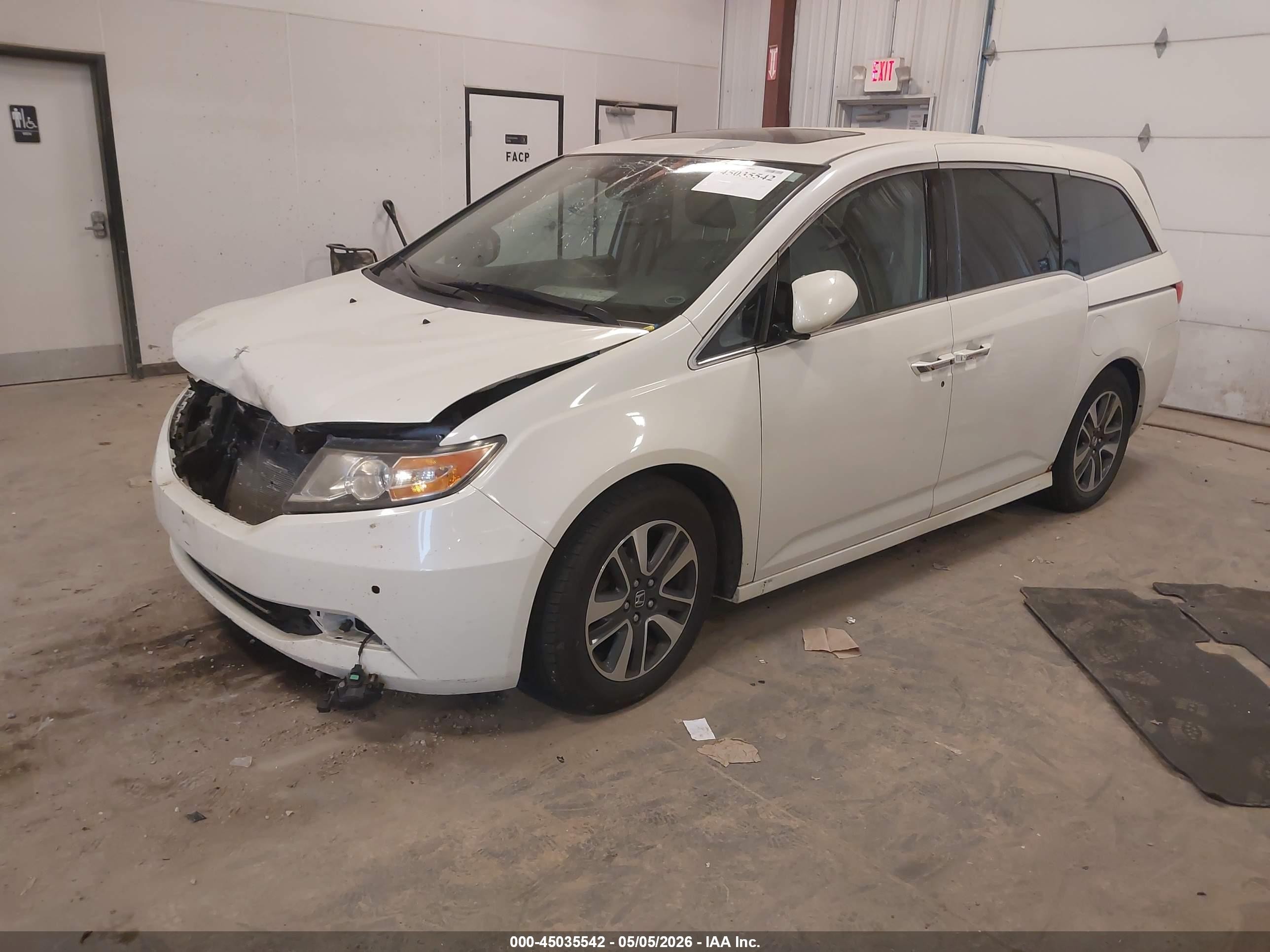 2014 Honda Odyssey Touring/touring Elite White vin: 5FNRL5H95EB101882