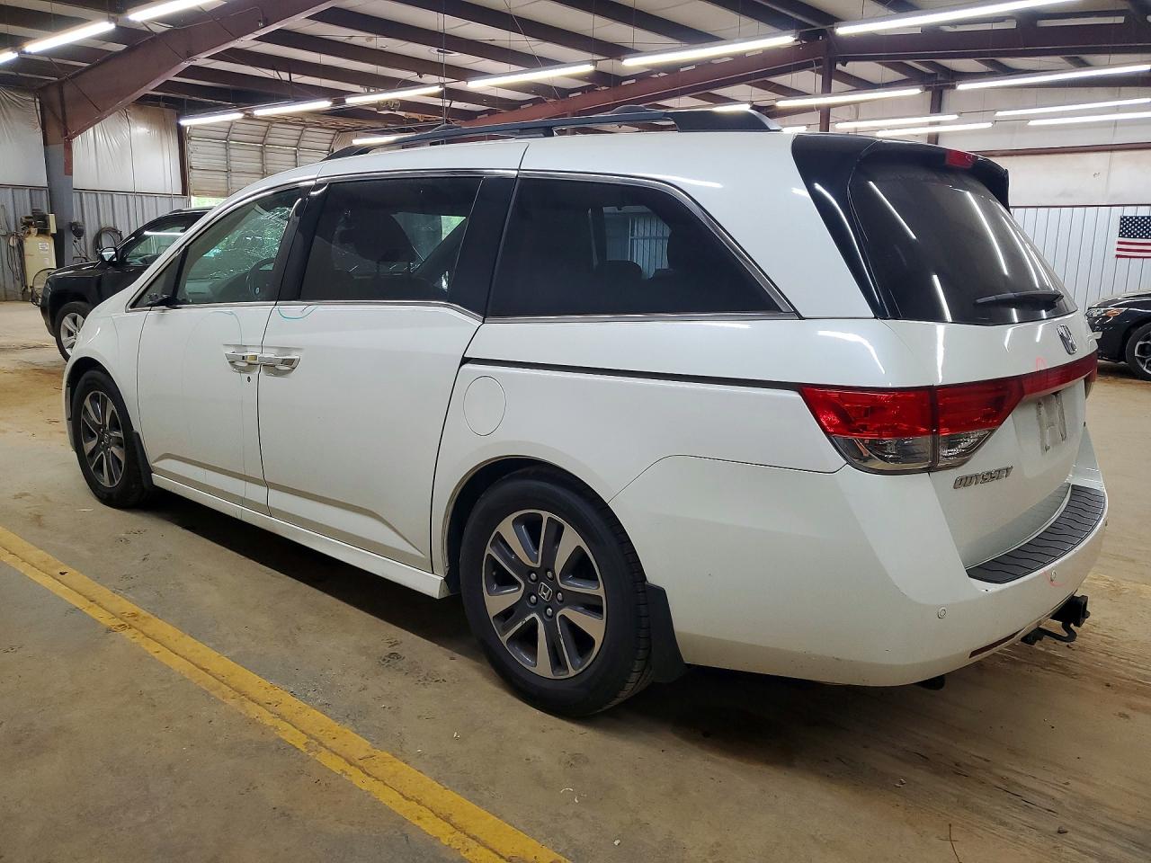 2014 Honda Odyssey Touring White vin: 5FNRL5H95EB126944