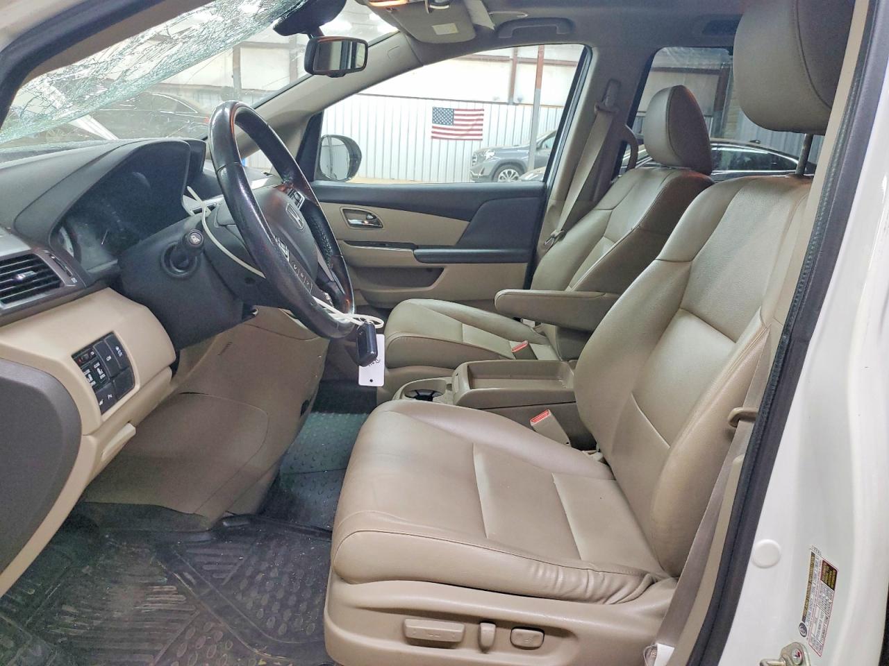2014 Honda Odyssey Touring White vin: 5FNRL5H95EB126944