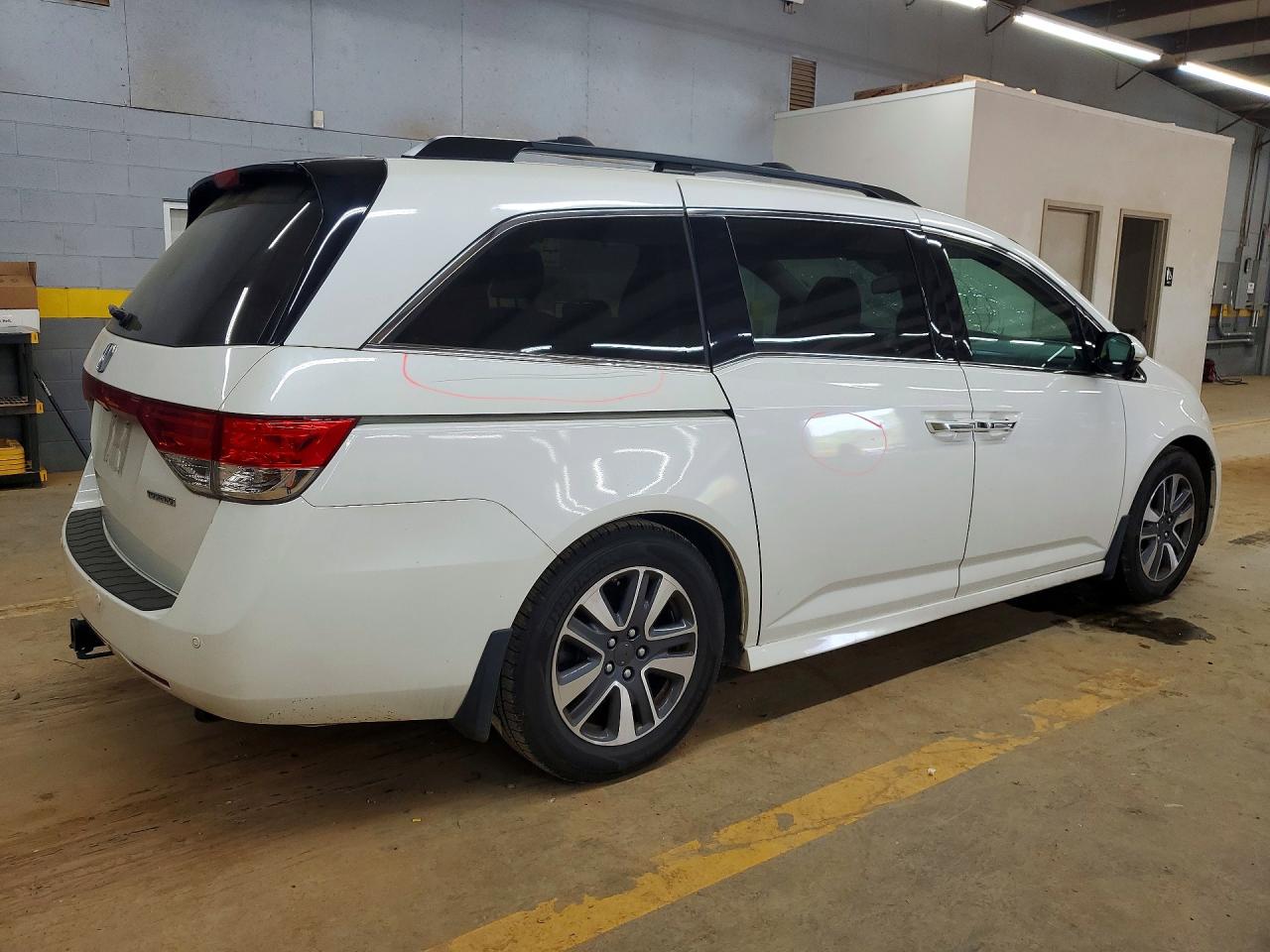 2014 Honda Odyssey Touring White vin: 5FNRL5H95EB126944