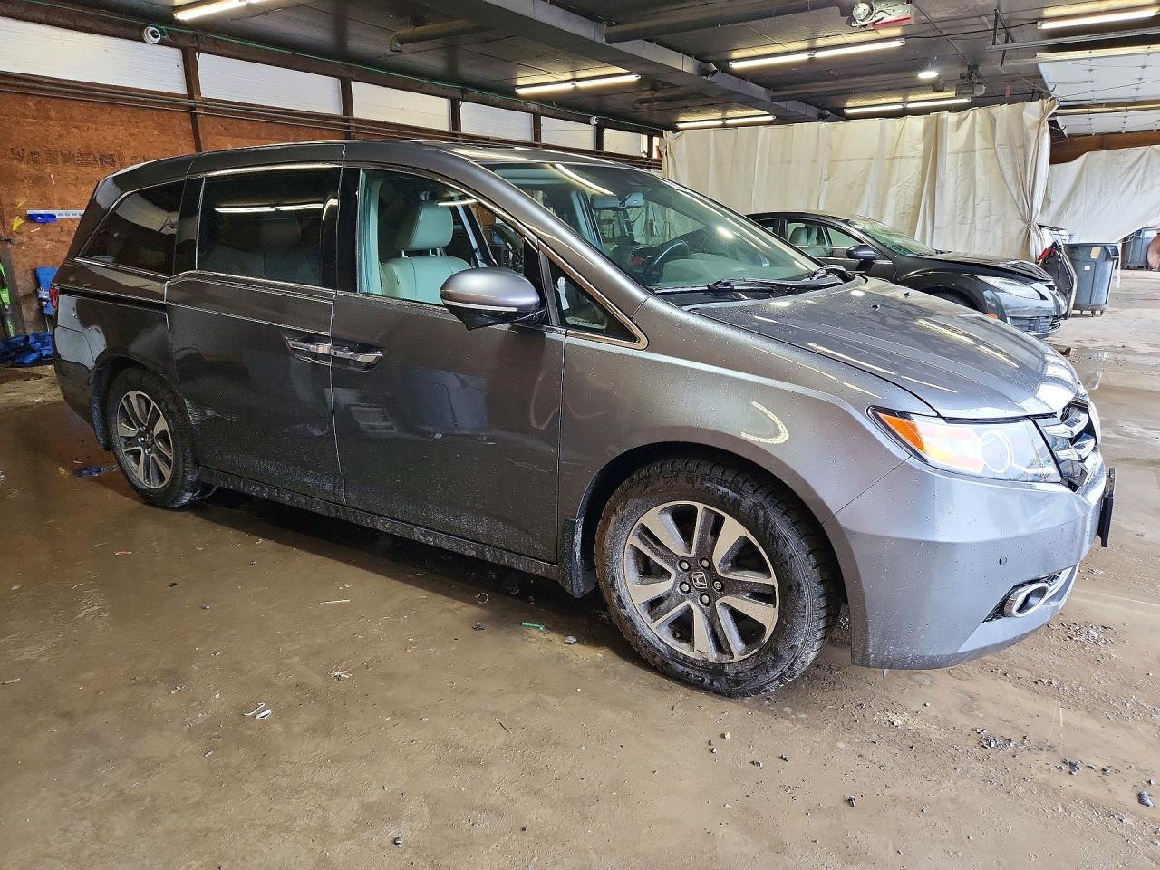 2015 Honda Odyssey Touring Gray vin: 5FNRL5H95FB004568