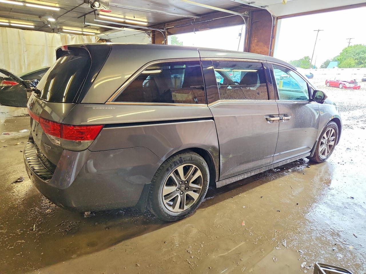 2015 Honda Odyssey Touring Gray vin: 5FNRL5H95FB004568