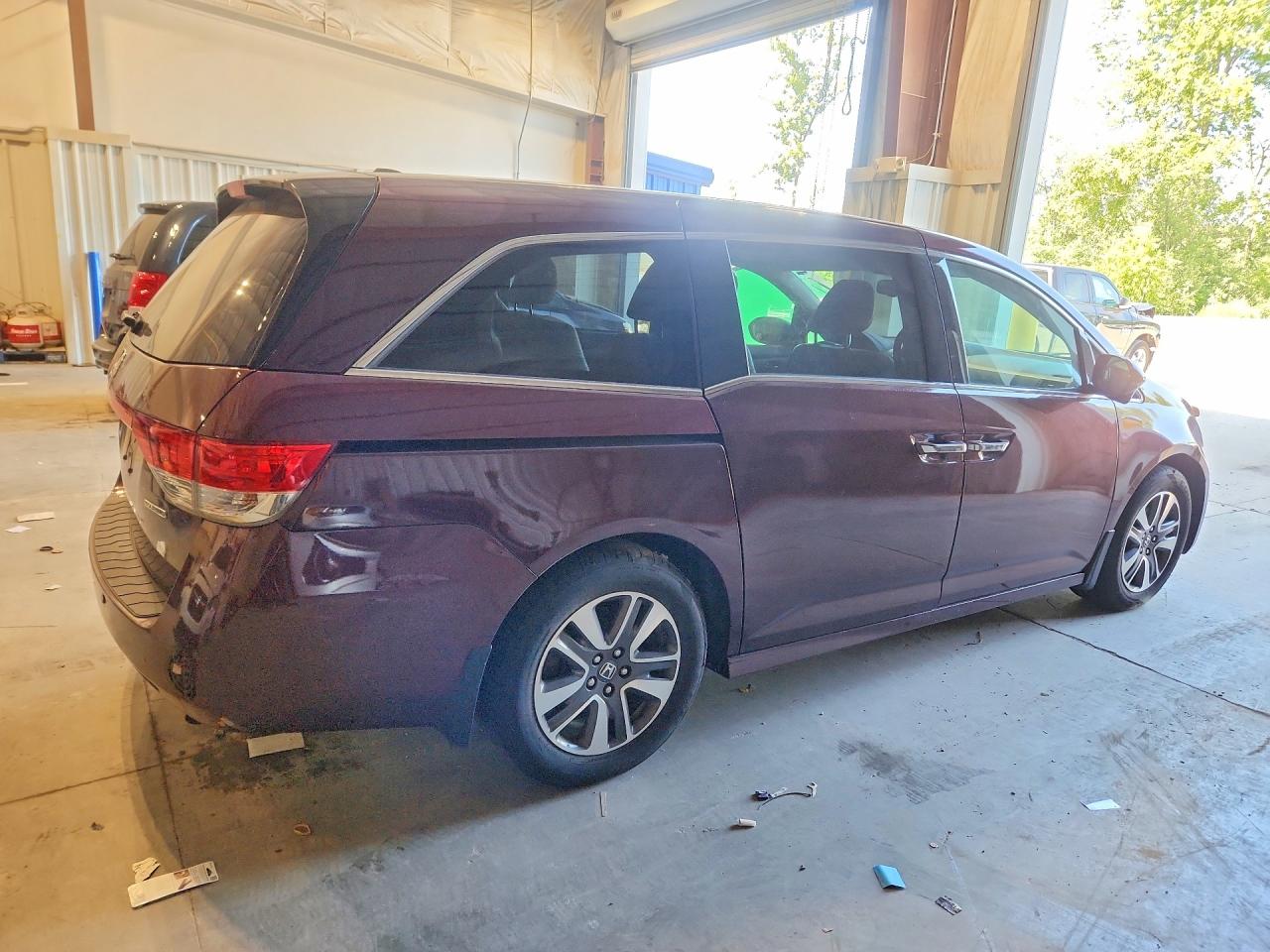 2015 Honda Odyssey Touring Maroon vin: 5FNRL5H95FB024948