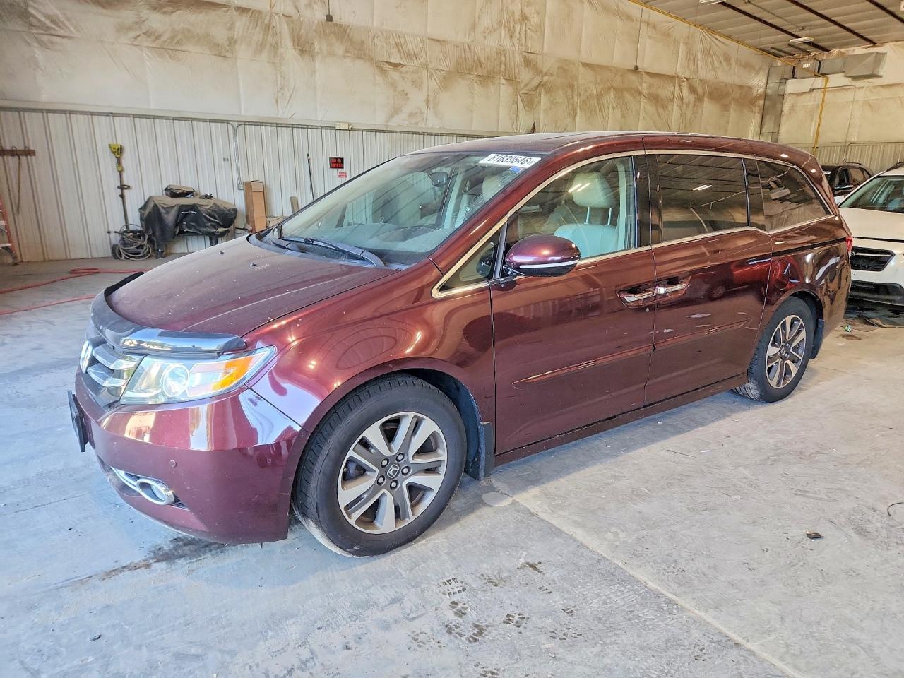 2015 Honda Odyssey Touring Maroon vin: 5FNRL5H95FB024948