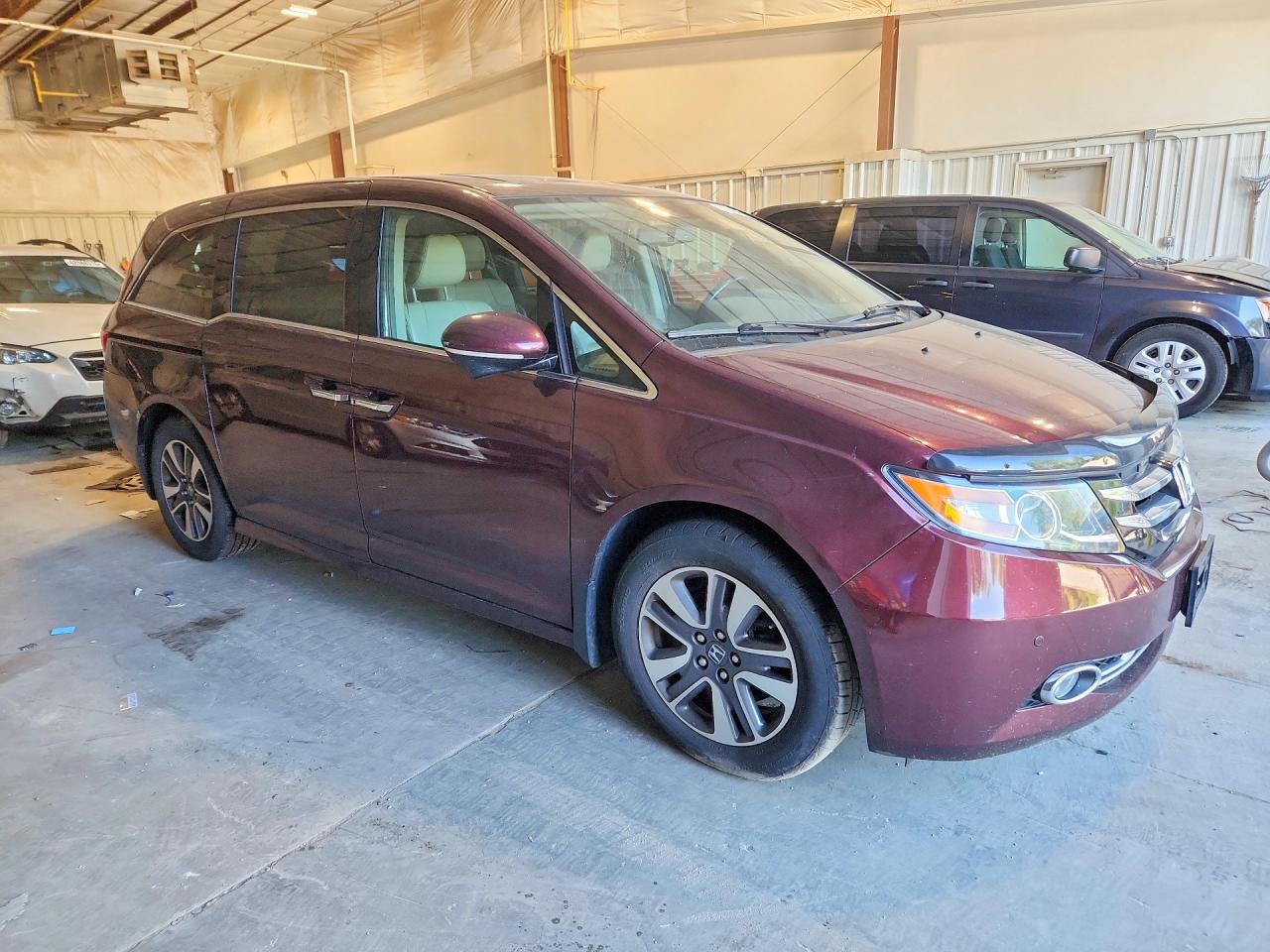 2015 Honda Odyssey Touring Maroon vin: 5FNRL5H95FB024948