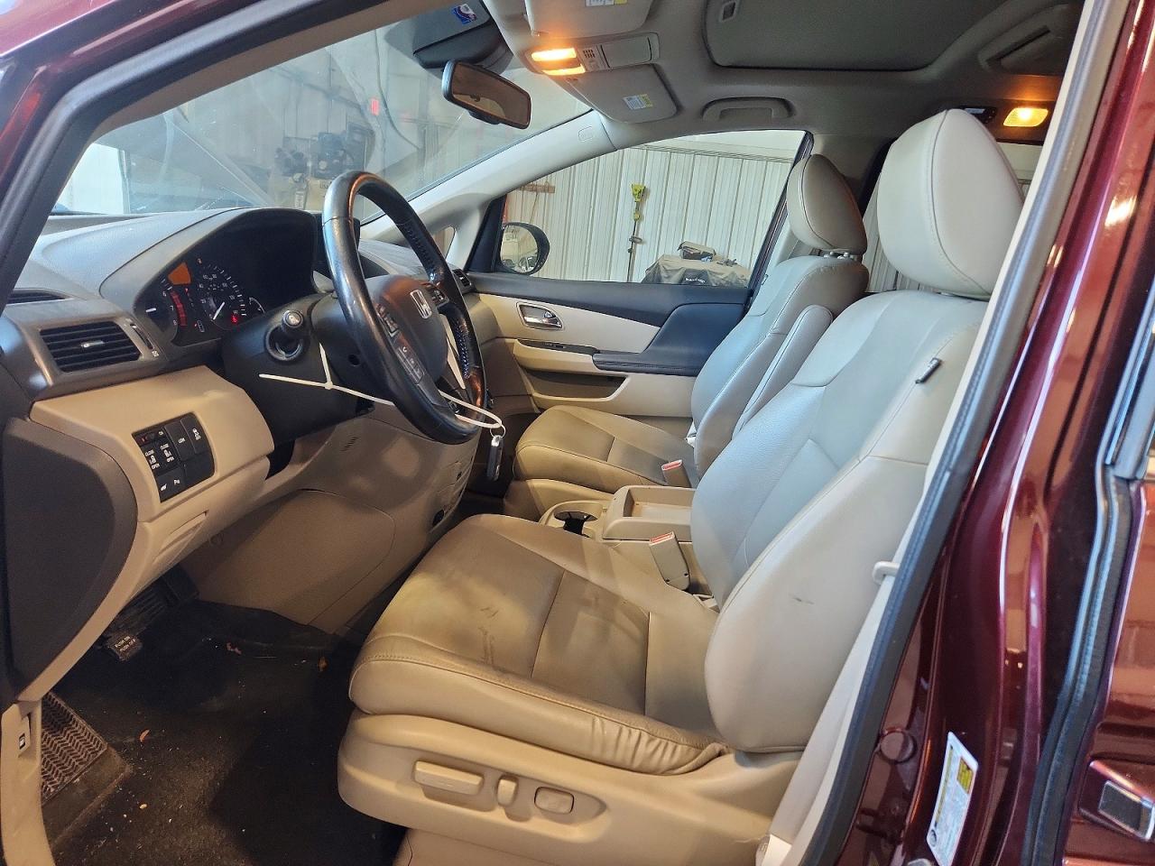 2015 Honda Odyssey Touring Maroon vin: 5FNRL5H95FB024948