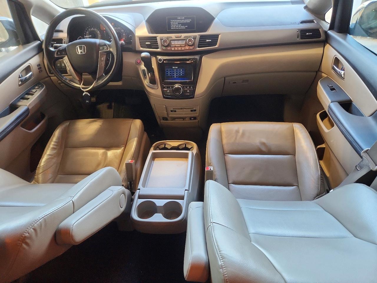 2015 Honda Odyssey Touring Maroon vin: 5FNRL5H95FB024948