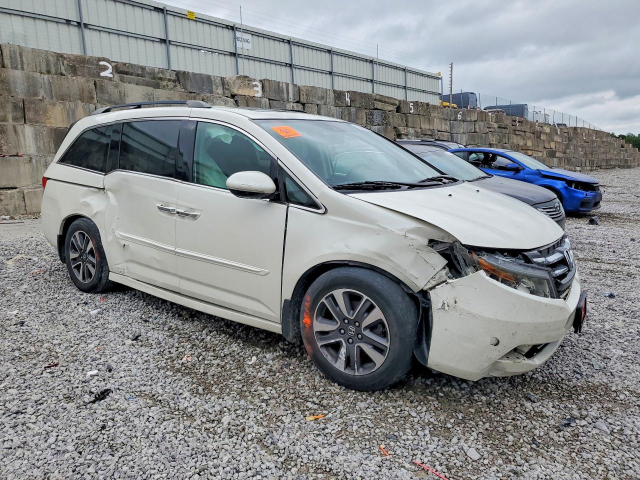 2015 Honda Odyssey Touring White vin: 5FNRL5H95FB028210