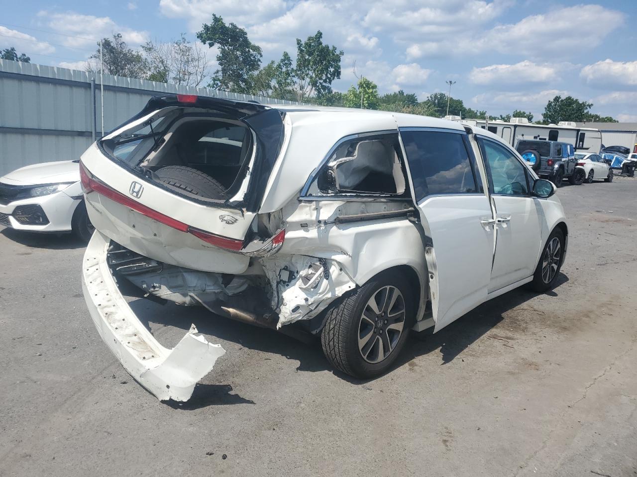 2015 Honda Odyssey Touring Белый vin: 5FNRL5H95FB045945