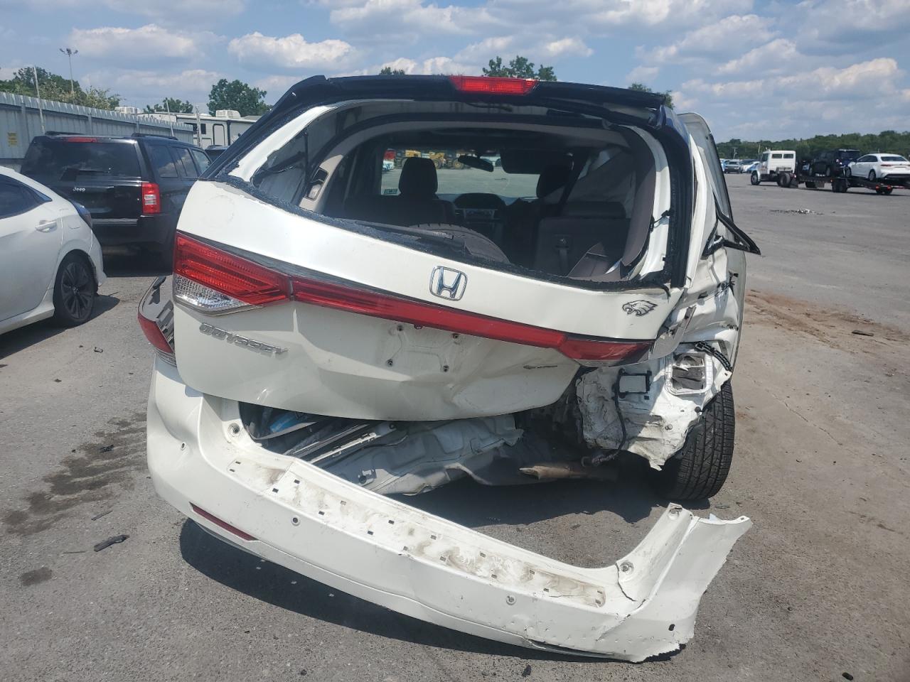 2015 Honda Odyssey Touring Белый vin: 5FNRL5H95FB045945